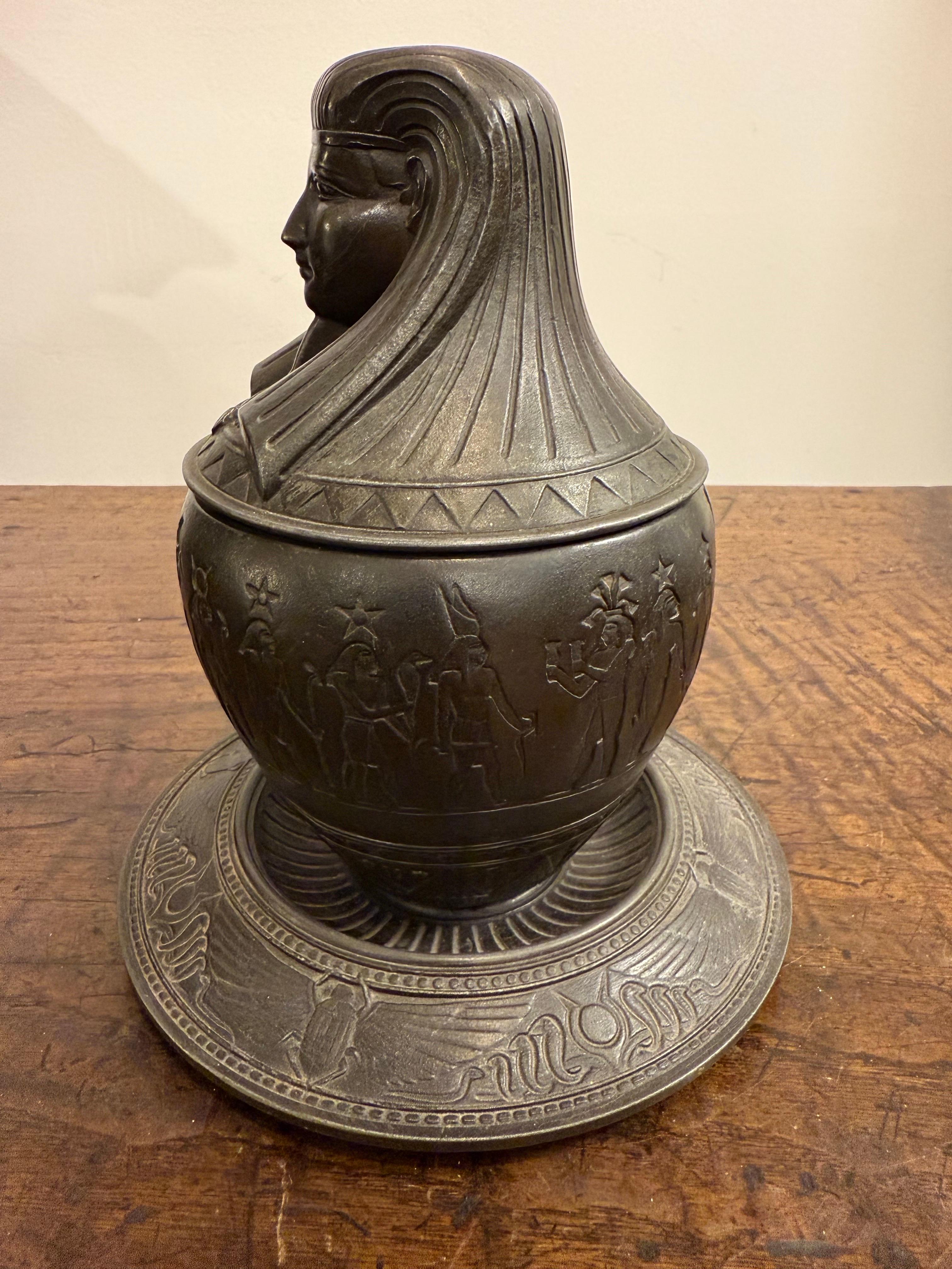 Egizio Vaso canopo in metallo bronzato, inizio XX secolo in vendita