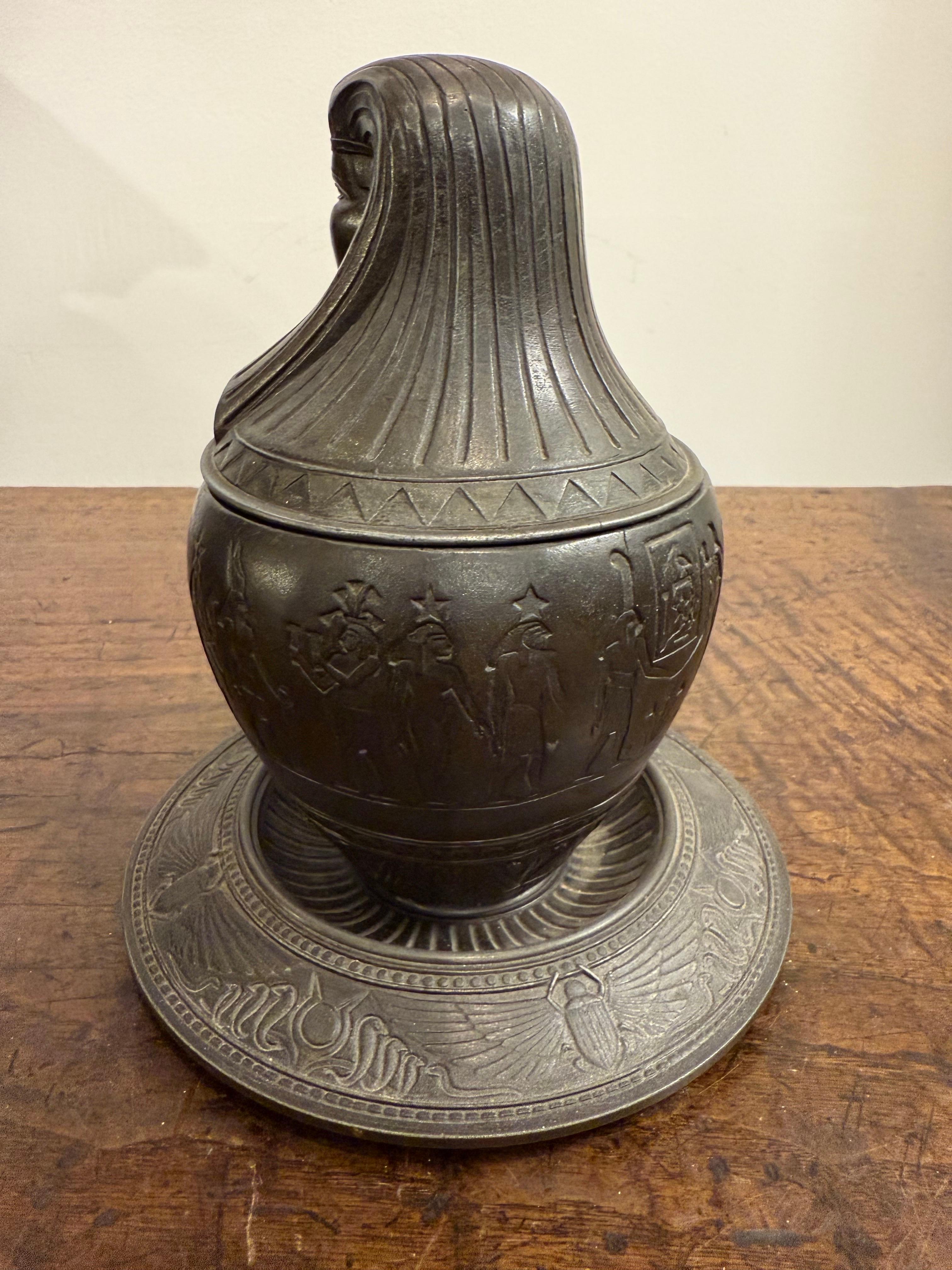 Calco Vaso canopo in metallo bronzato, inizio XX secolo in vendita