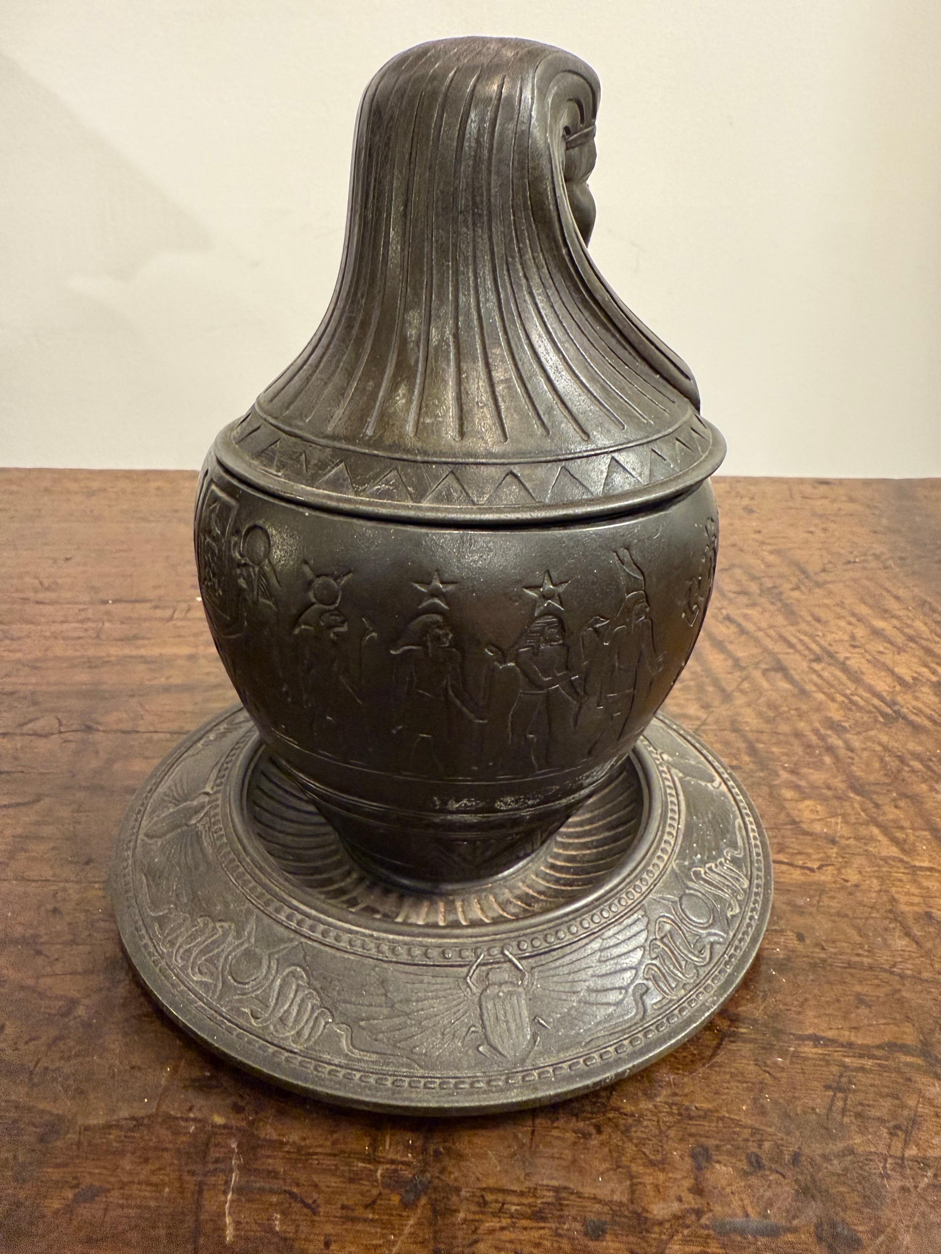 Metallo Vaso canopo in metallo bronzato, inizio XX secolo in vendita