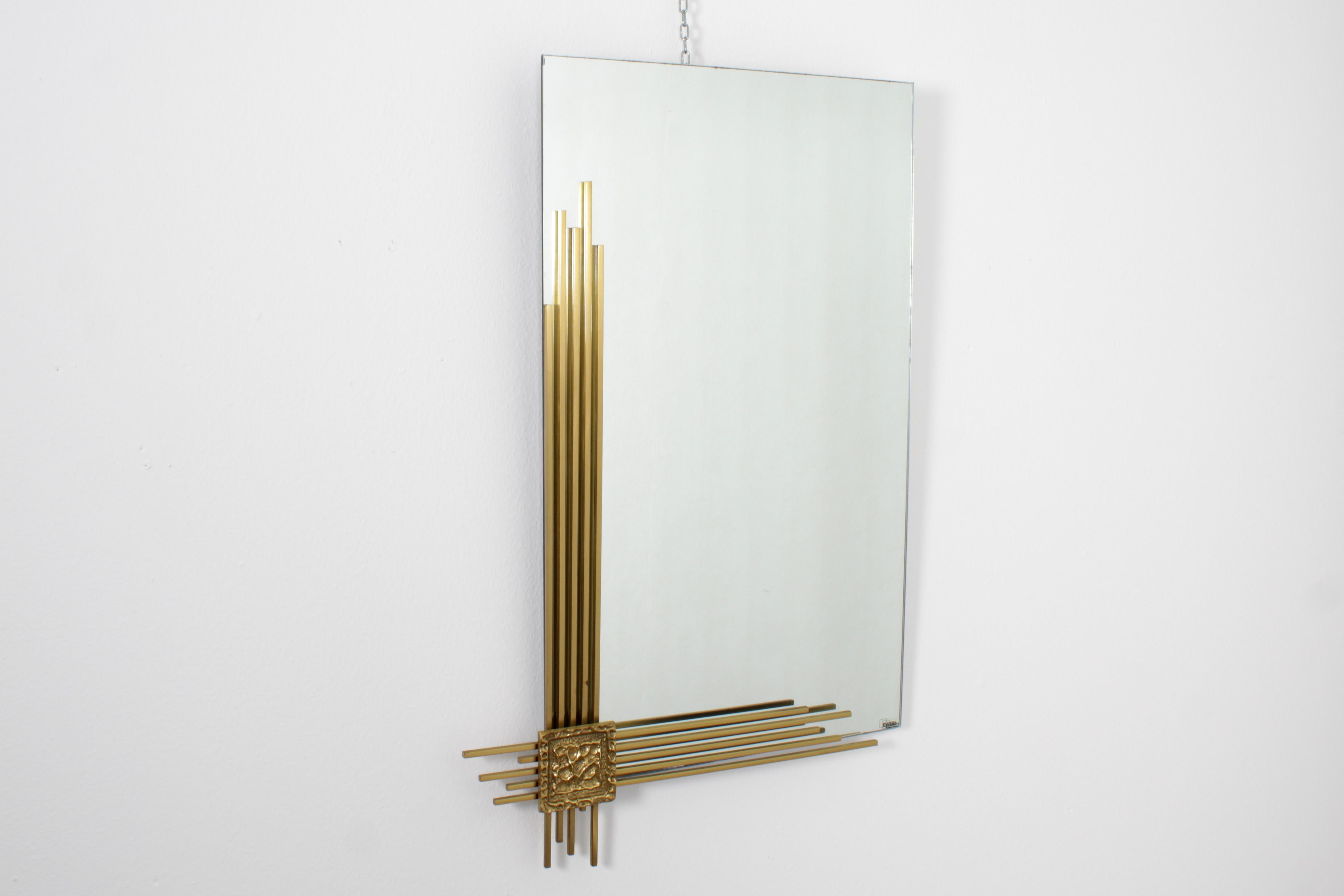 italien Miroir mural rectangulaire avec cadre en laiton doré A. Brotto pour Esperia, Italie, années 70 en vente