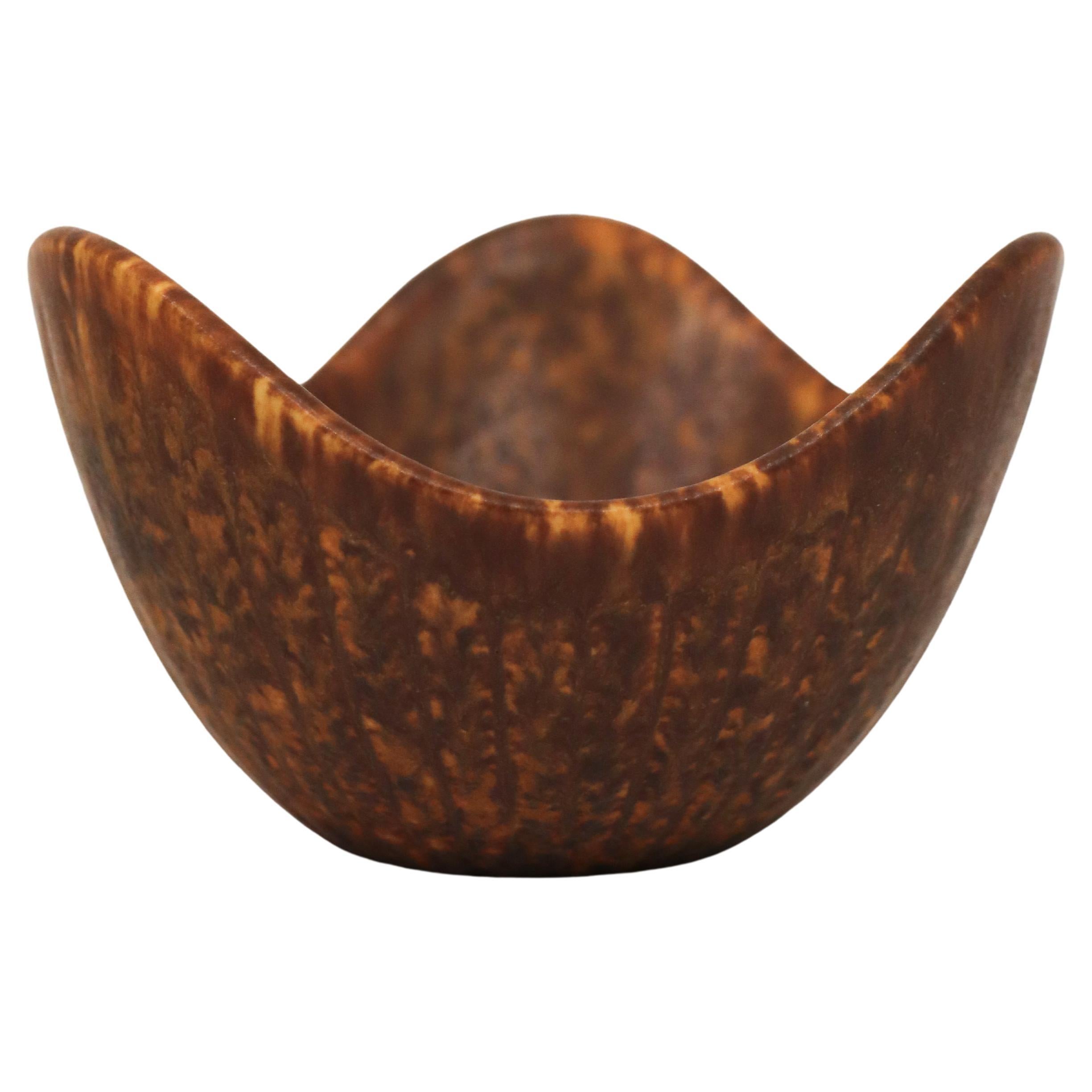A Brown Ceramic Bowl - Gunnar Nylund - Rörstrand - Mid 20th Century Scandinavia For Sale