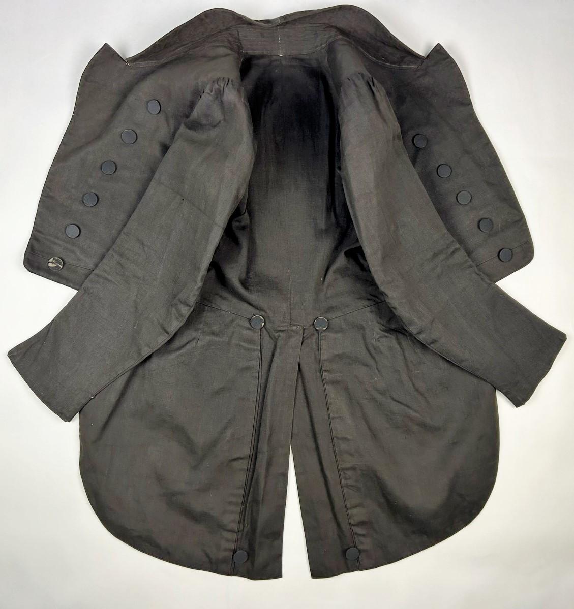 A brown frockcoat for french elegant man - Louis-Philippe period Circa 1830 For Sale 9