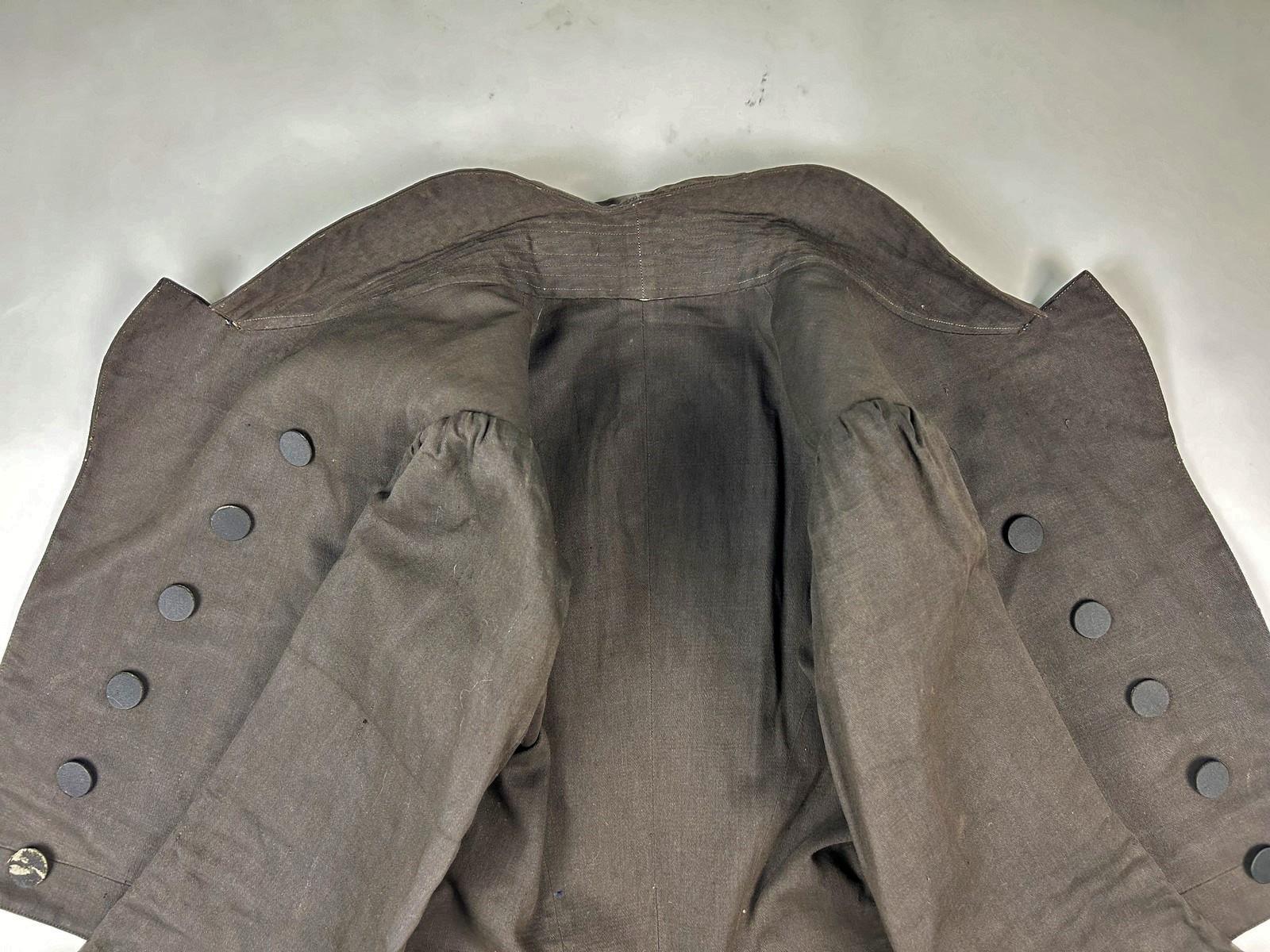 A brown frockcoat for french elegant man - Louis-Philippe period Circa 1830 For Sale 10