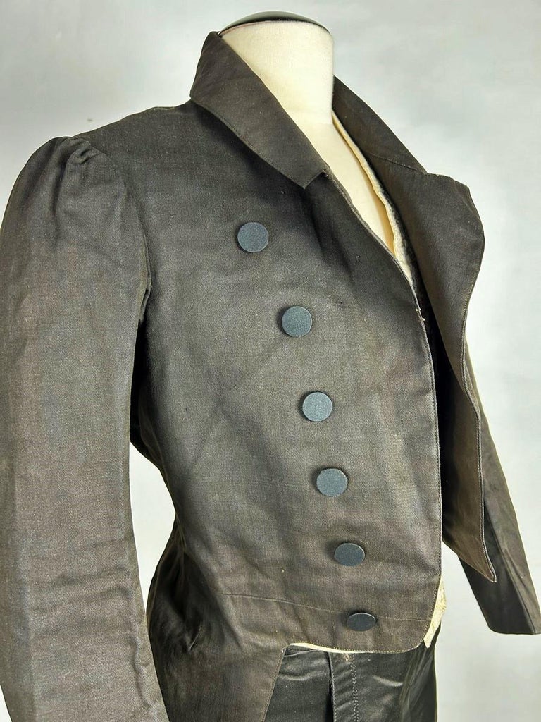 Un guardapolvo marrón para hombre elegante francés Periodo Louis