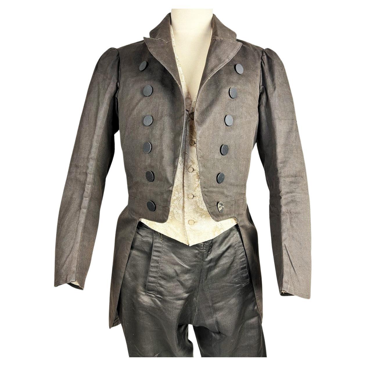 A brown frockcoat for french elegant man - Louis-Philippe period Circa 1830 For Sale