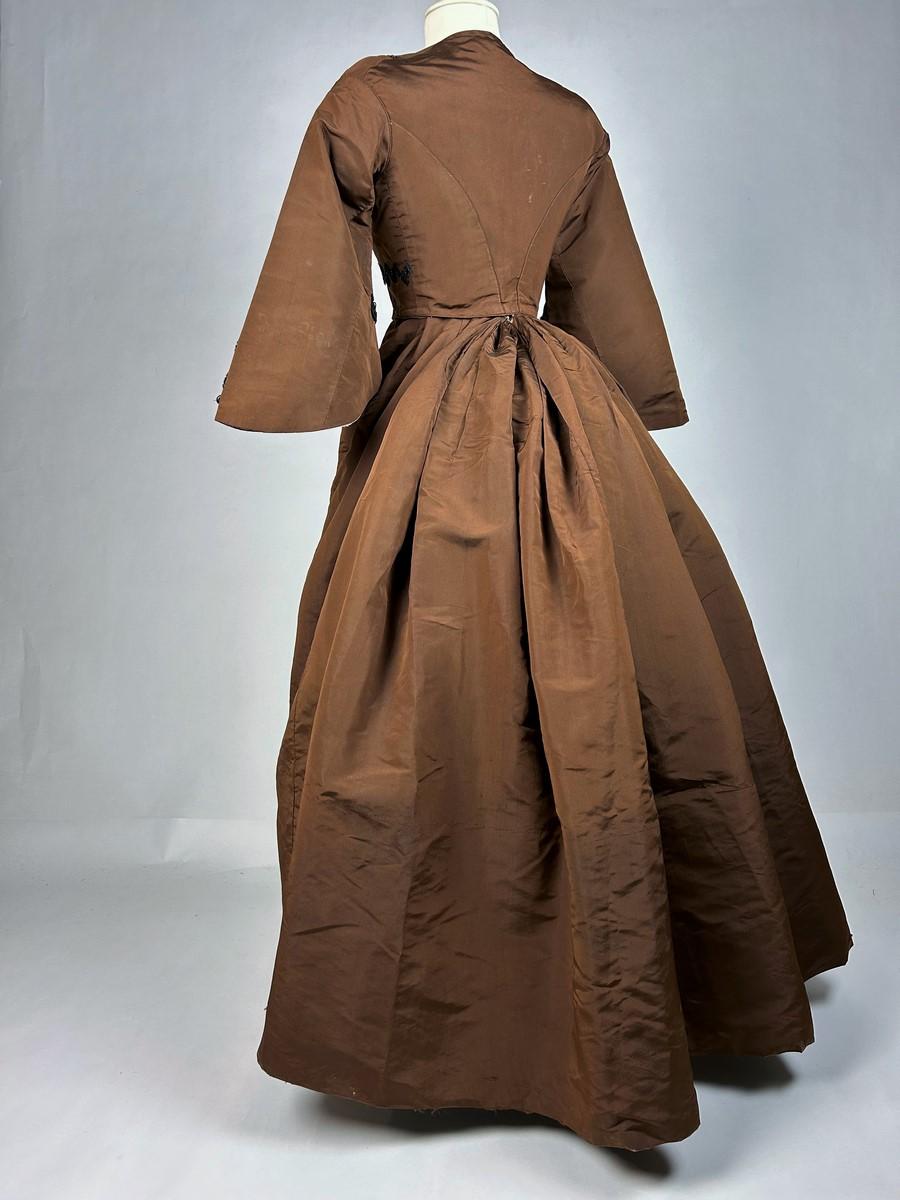 A brown silk faille day dress with pagoda sleeves - France Circa 1880 For Sale 6
