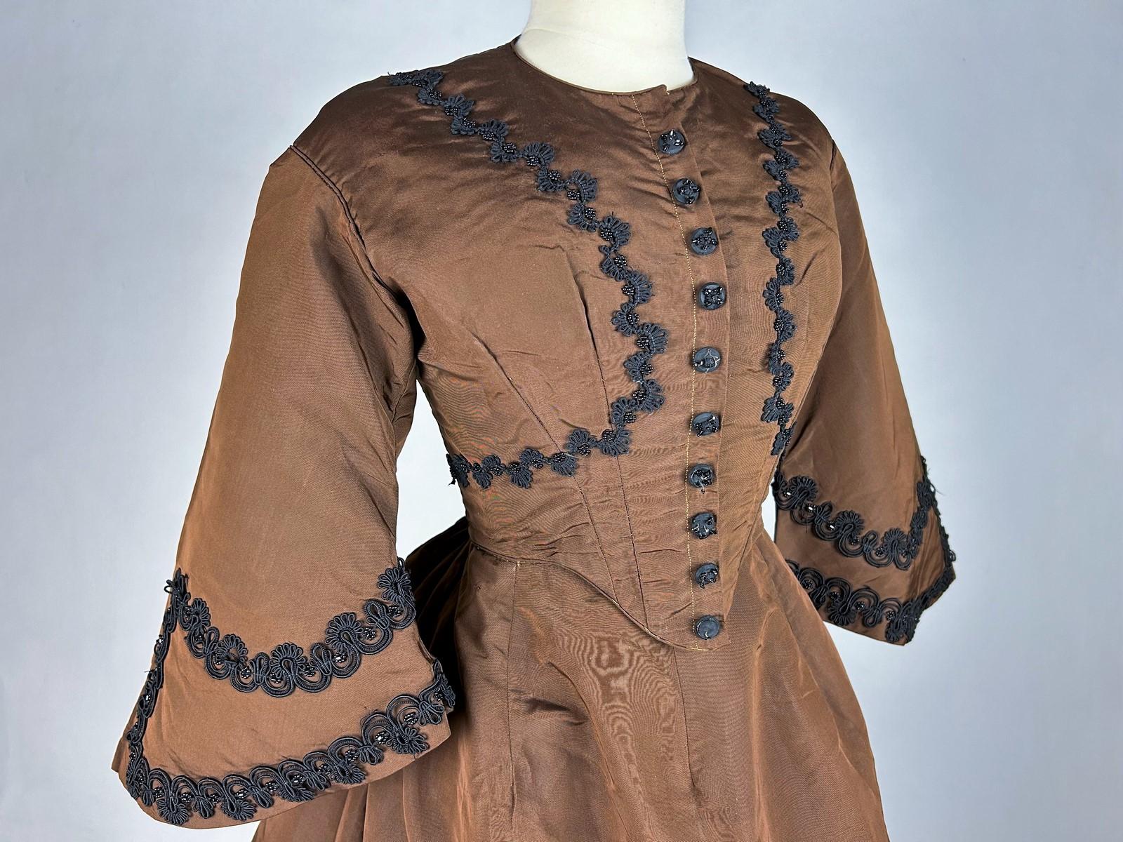 A brown silk faille day dress with pagoda sleeves - France Circa 1880 For Sale 7