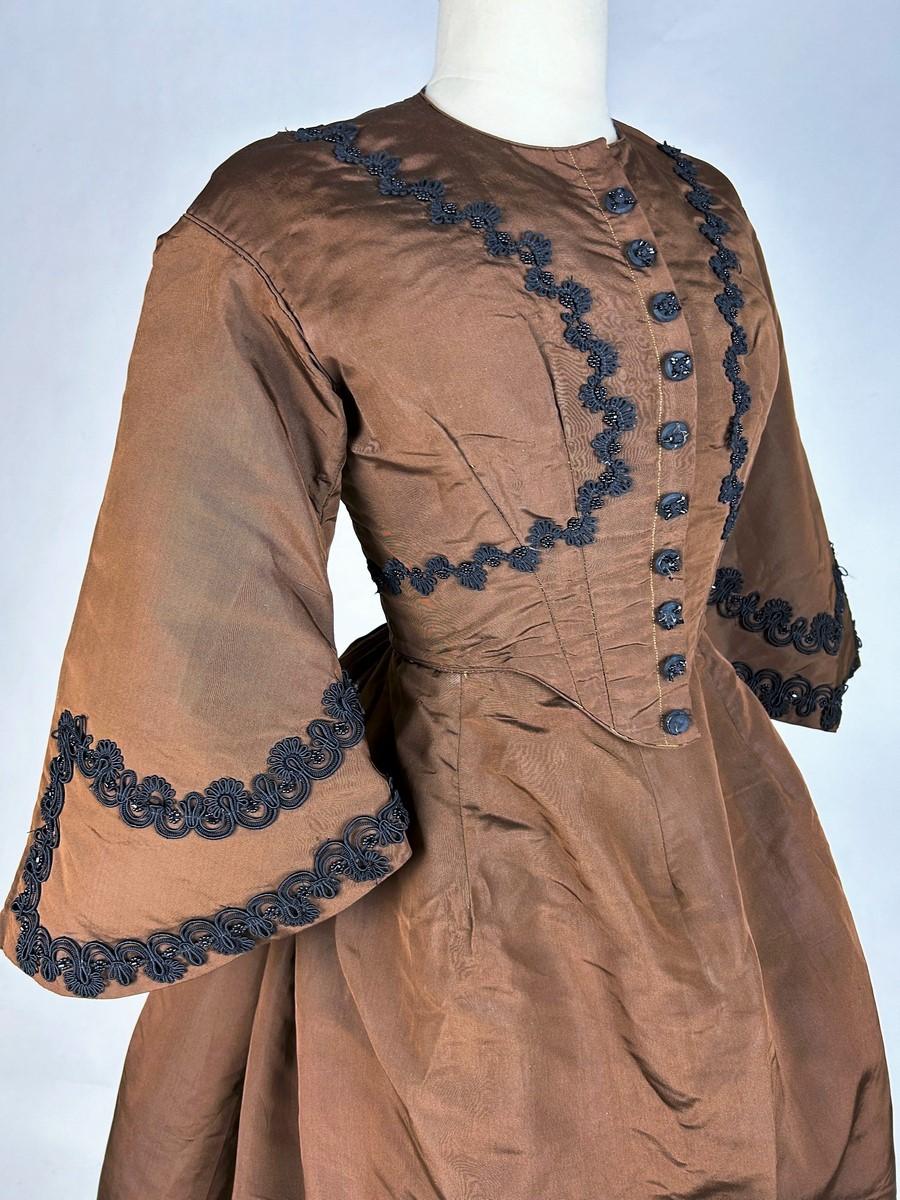 Women's A brown silk faille day dress with pagoda sleeves - France Circa 1880 For Sale