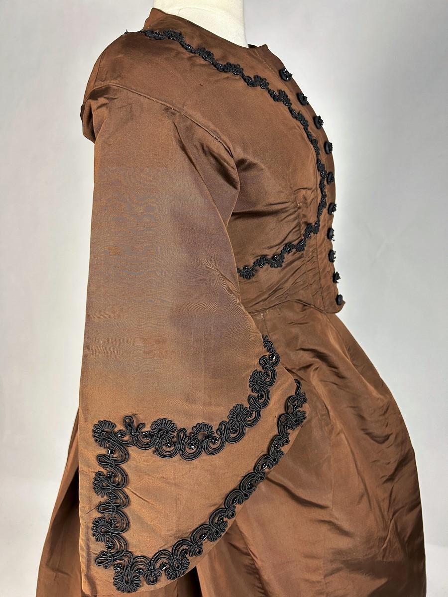 A brown silk faille day dress with pagoda sleeves - France Circa 1880 For Sale 3