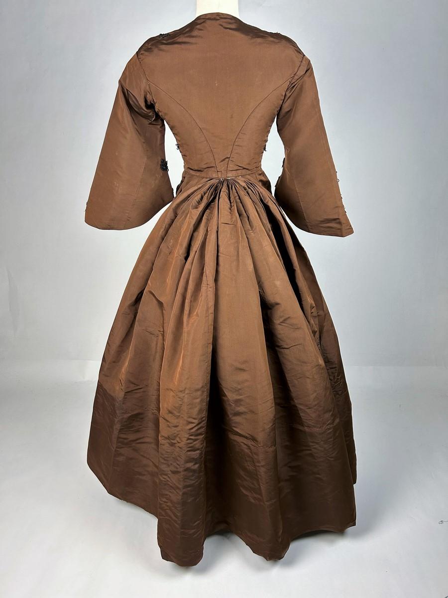 A brown silk faille day dress with pagoda sleeves - France Circa 1880 For Sale 5