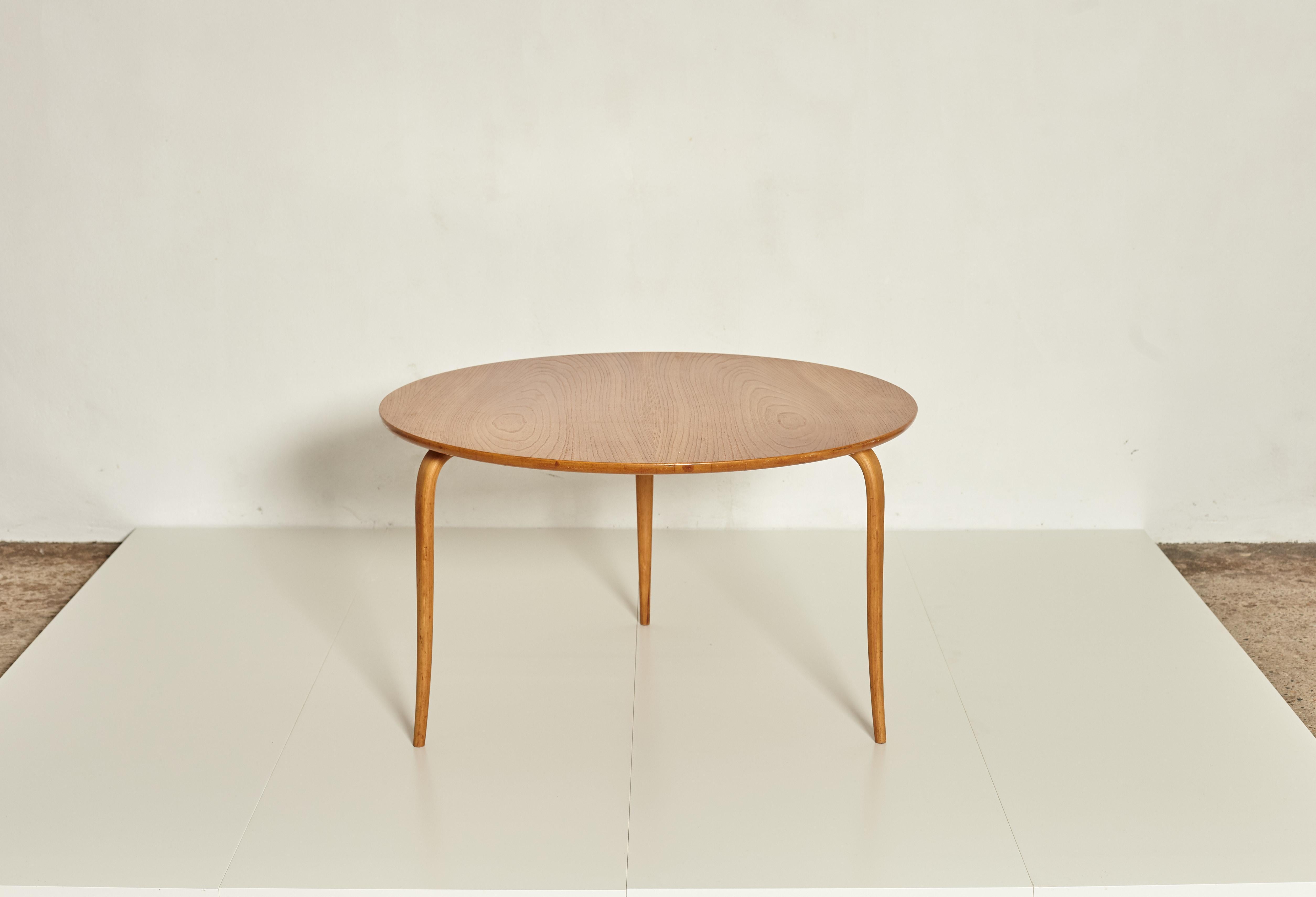 A large Bruno Mathsson circular coffee table, manufactured by Karl Mathsson, Sweden in the 1940s or 1950s with makers label attached. Birch legs and an ashwood top. Very good vintage condition. Ships worldwide.

Height 56 cm, diameter 95 cm.




UK