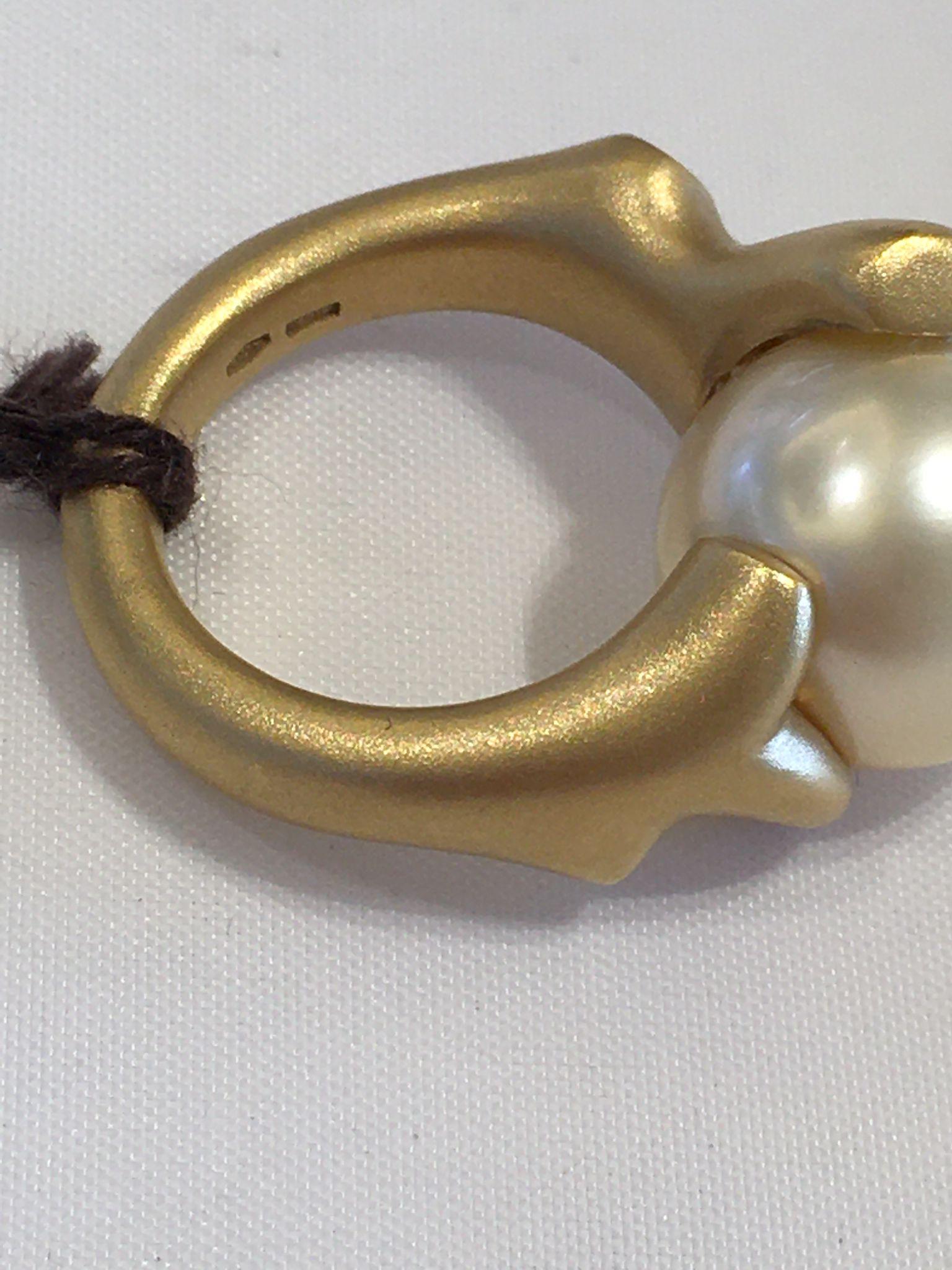 Brilliant Cut A brush 18kt yellow gold ring with a 5+ plus South Sea light pearl. For Sale