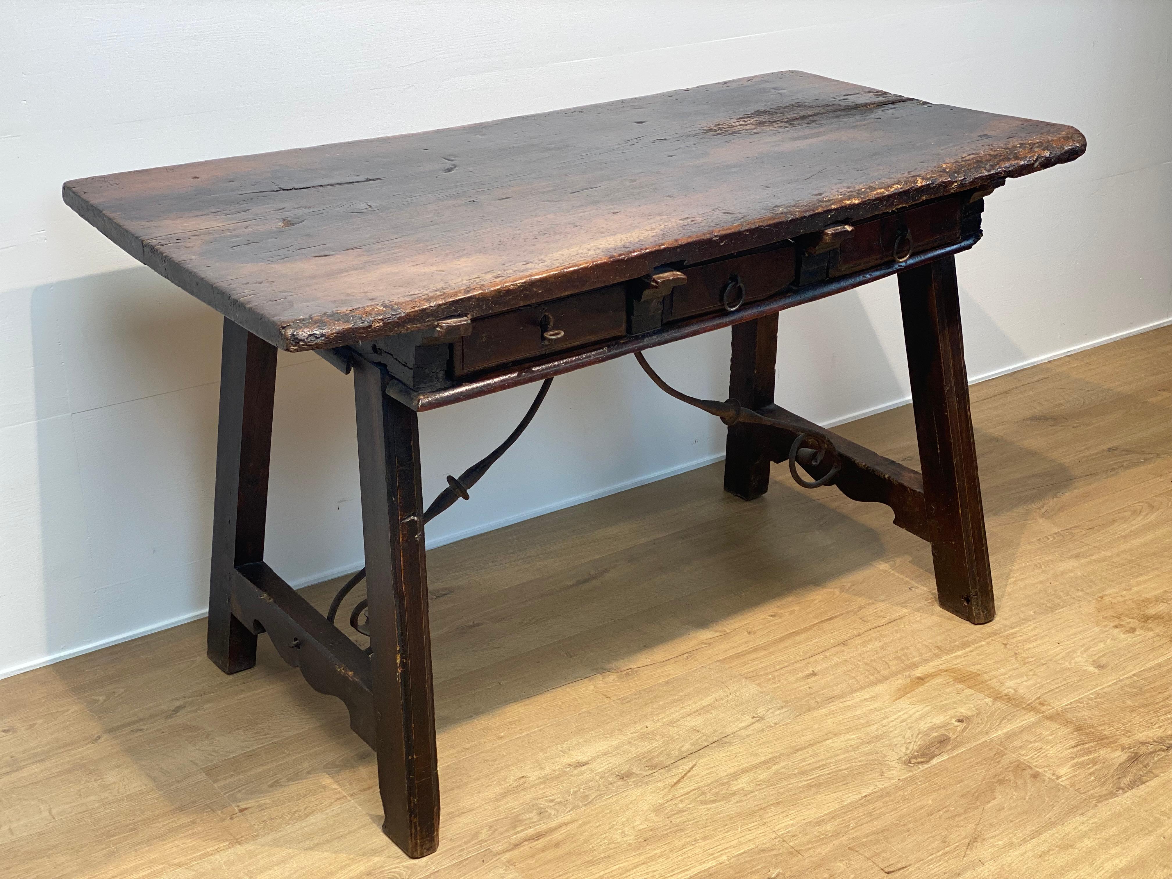 A Brutalist, antique Spanish Table In Fair Condition For Sale In Schellebelle, BE