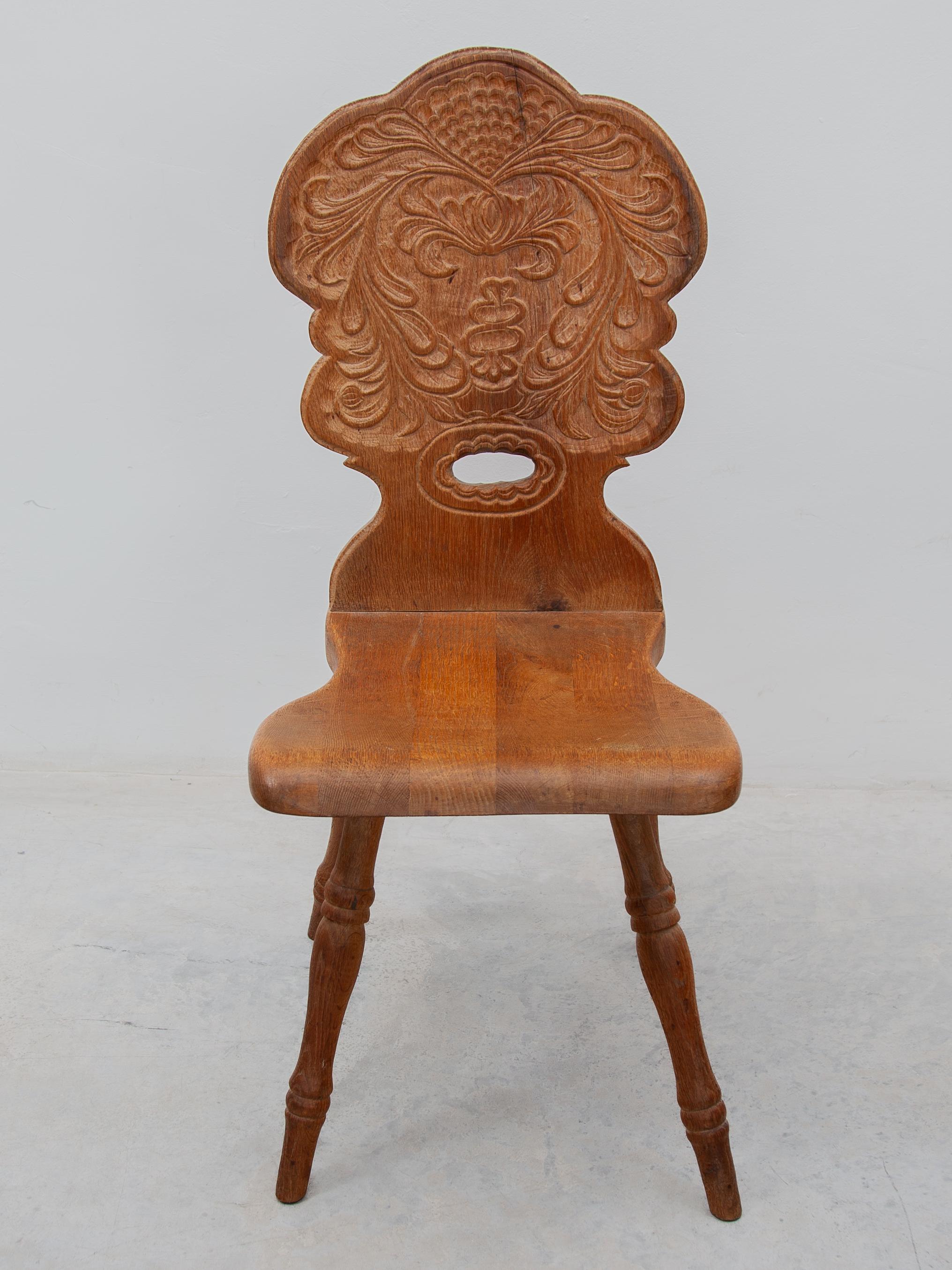A Brutalist Folk Art Alpine set of Four Chairs, France, 1930s In Good Condition For Sale In Antwerp, BE