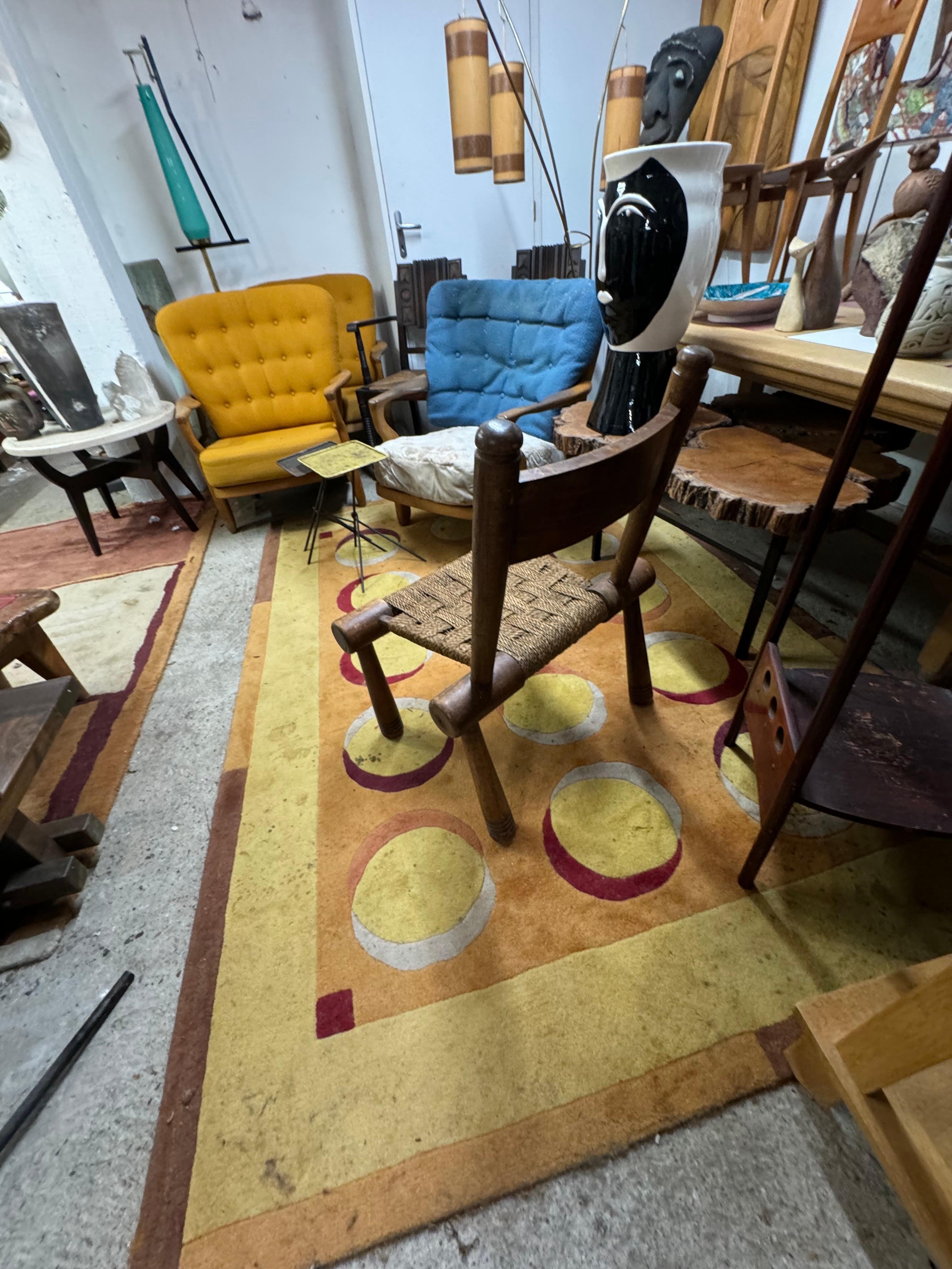 Français Chaise basse brutaliste en Oak Oak en vente
