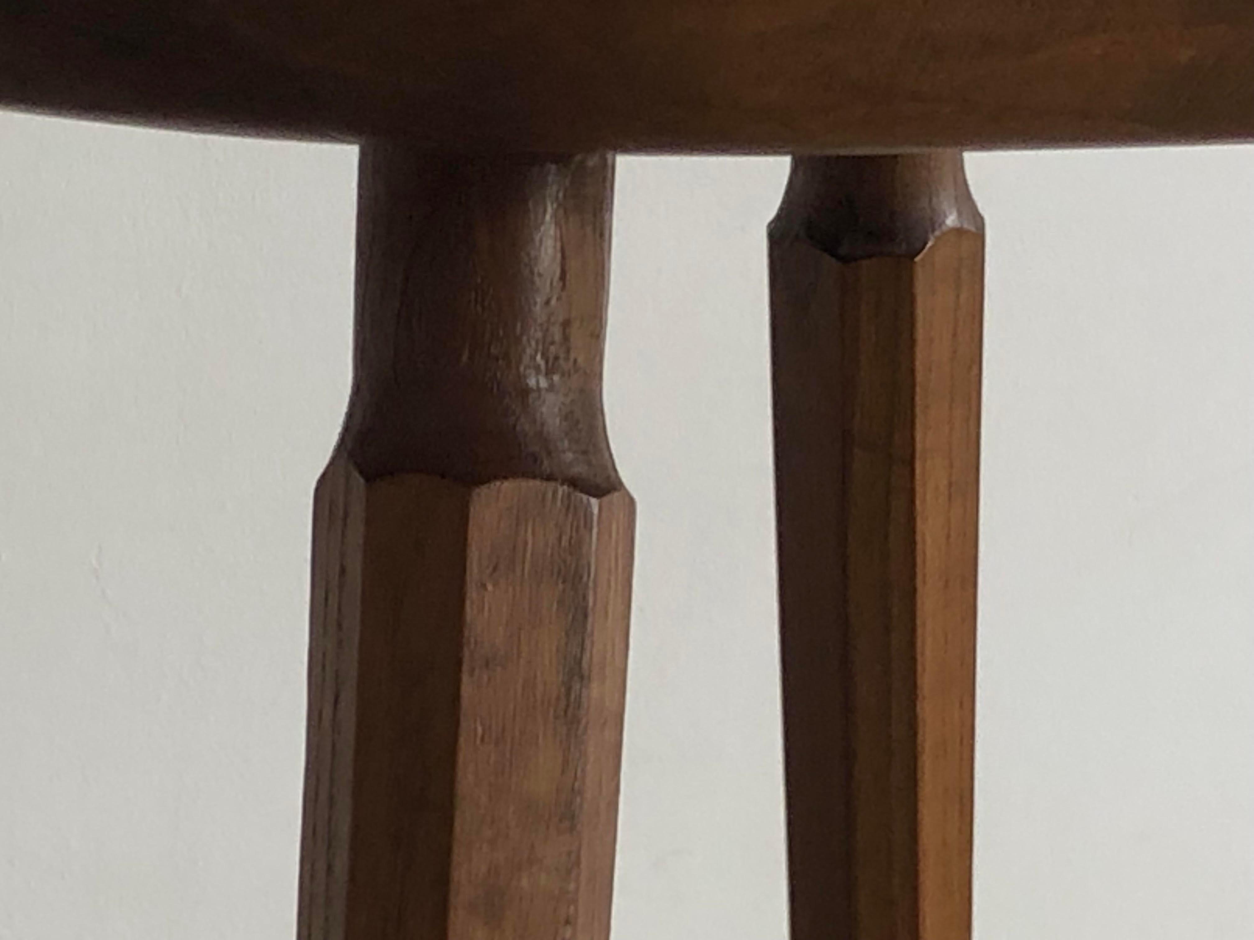 A BRUTALIST MID-CENTURY-MODERN RUSTIC STOOL/TABLE MAROLLES Style, Frankreich 1950 im Angebot 1