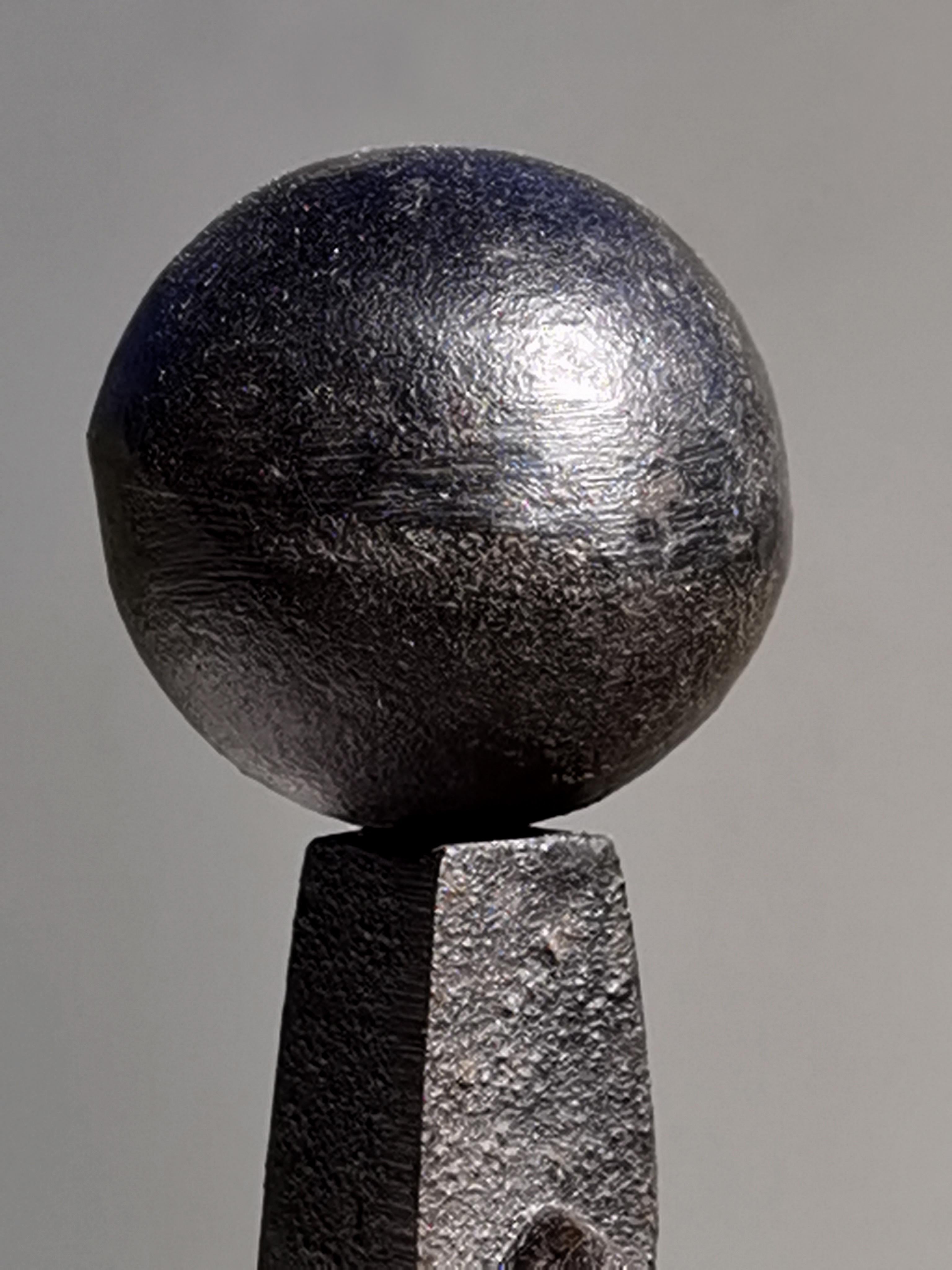 Français Paire d'ANDIRONS en fer forgé de style néoclassique brutaliste, France 1970 en vente