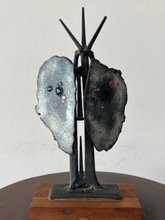 Una escultura brutalista de Chet LaMore hacia 1960