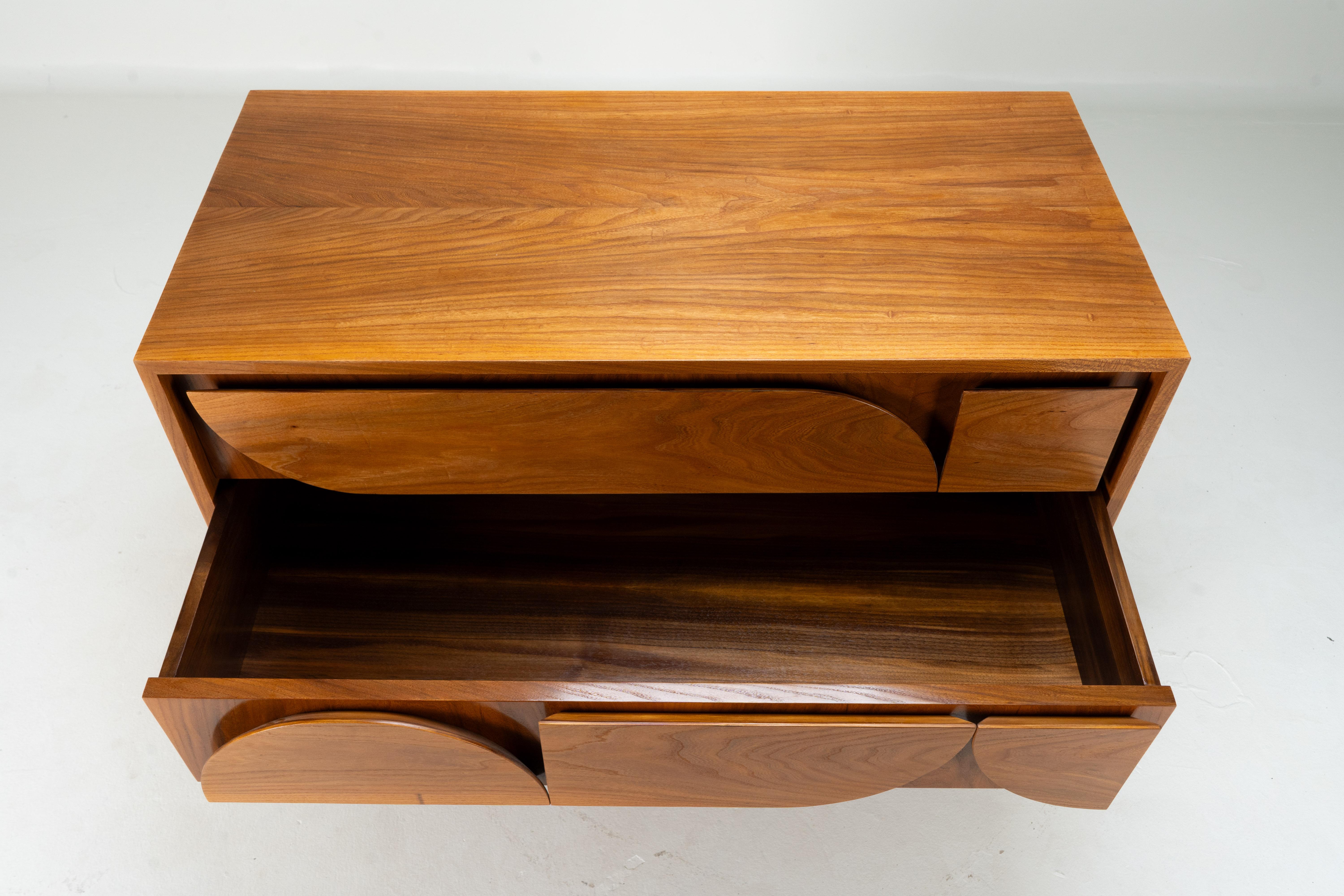 Italian A Brutalist Side Chest with Three Drawers and a Brass Base For Sale