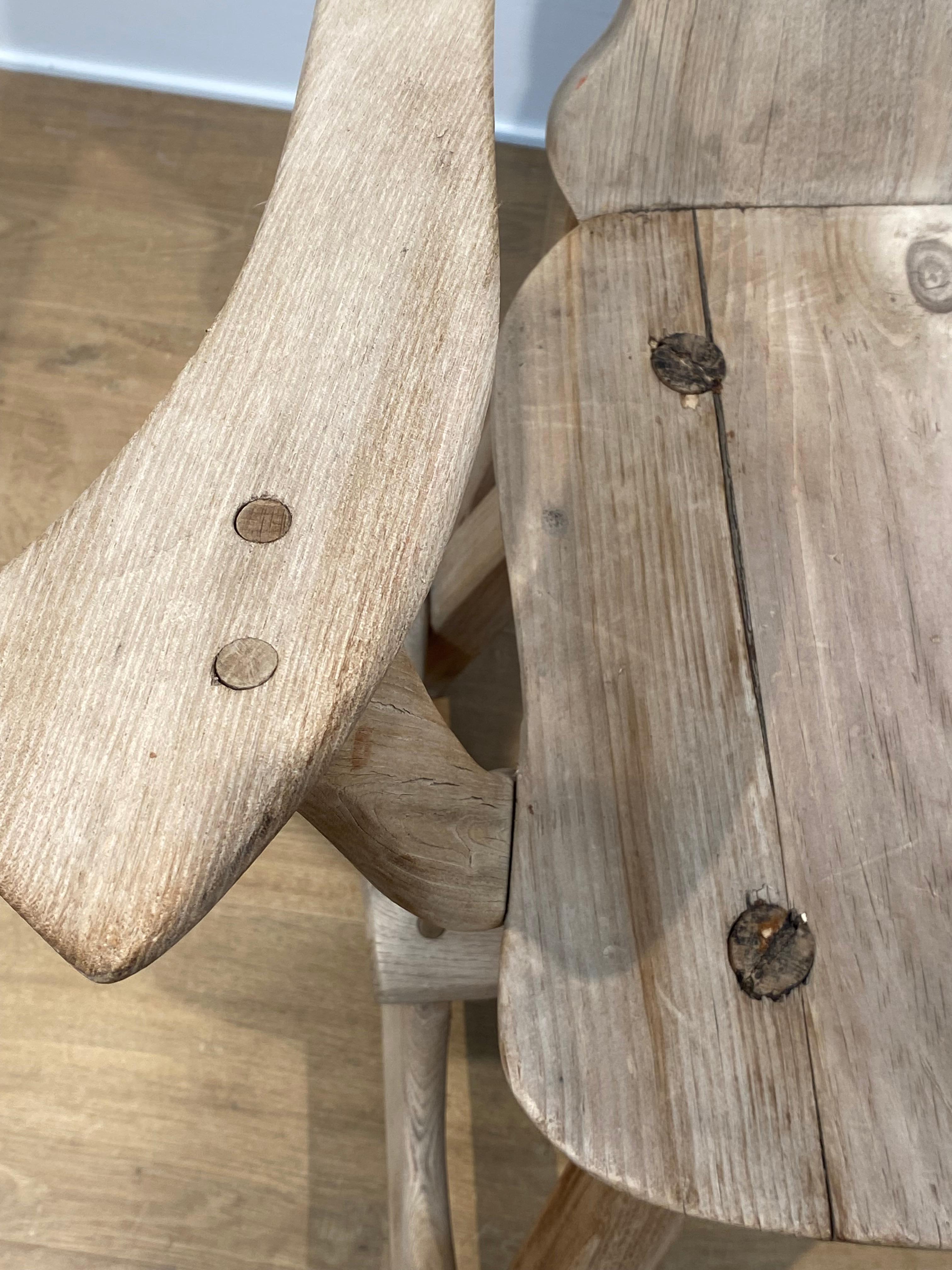 Ein brutalistischer Holzstuhl im Angebot 5