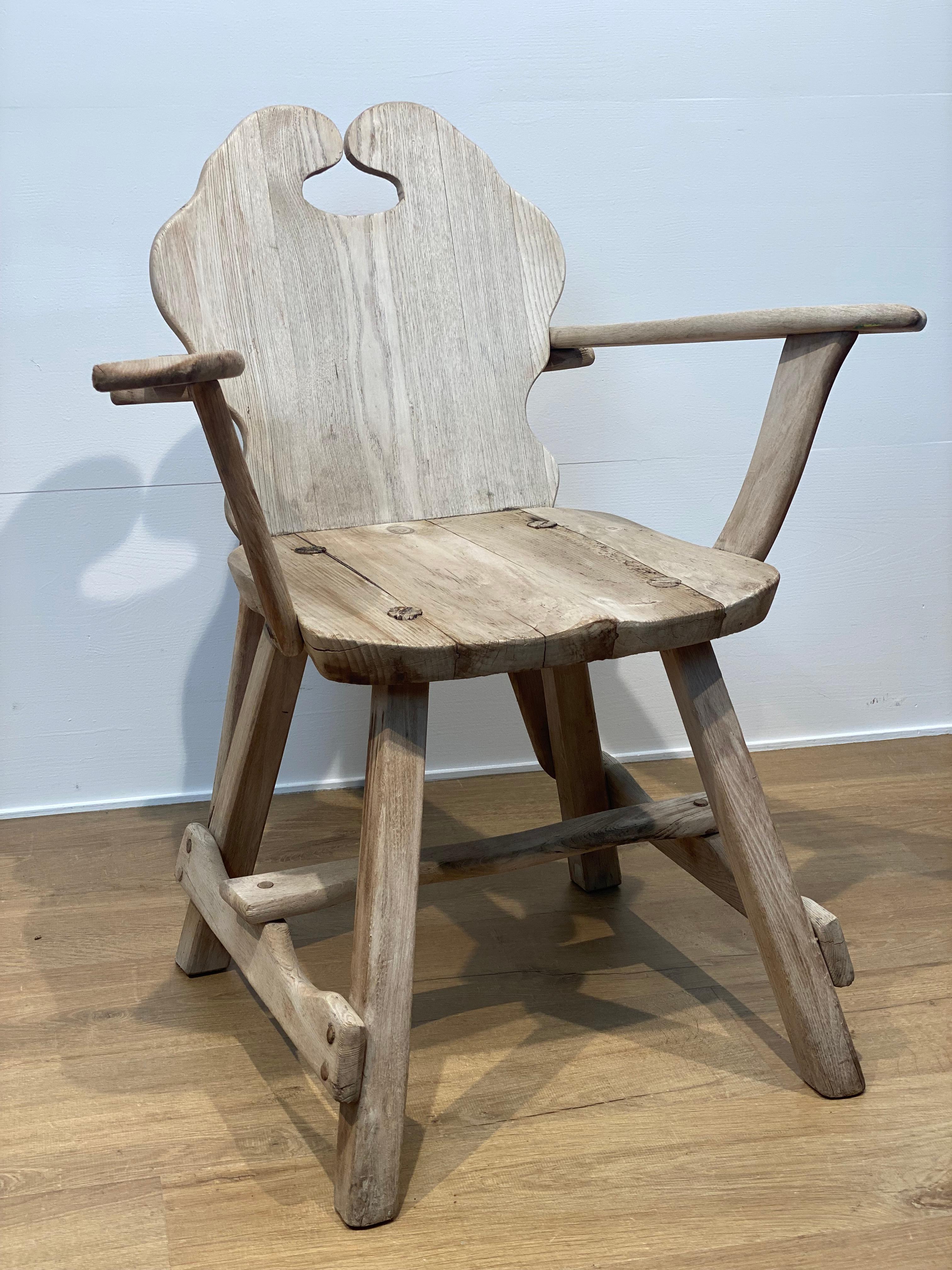Ein brutalistischer Holzstuhl im Angebot 3