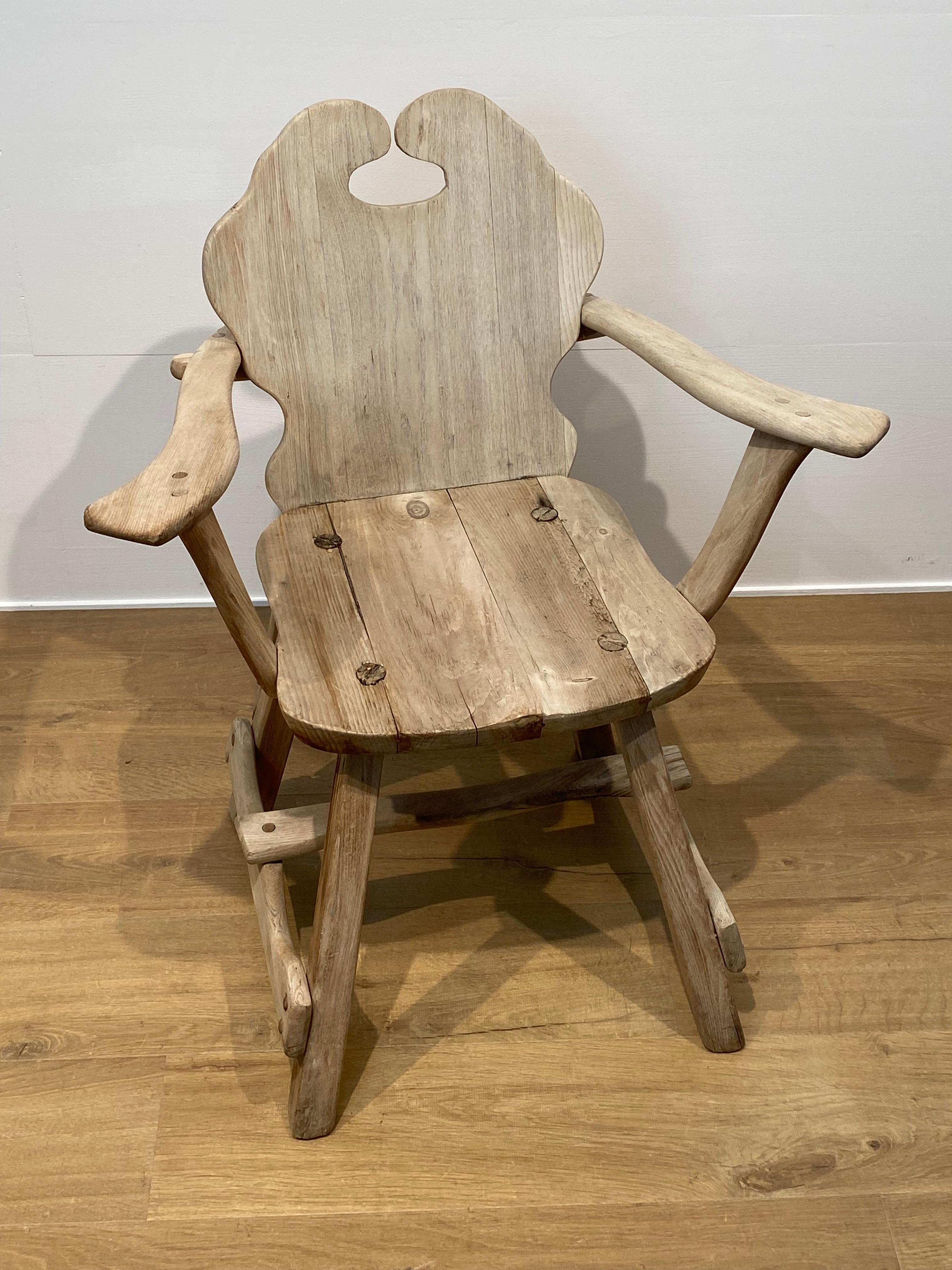 Ein brutalistischer Holzstuhl im Angebot 4