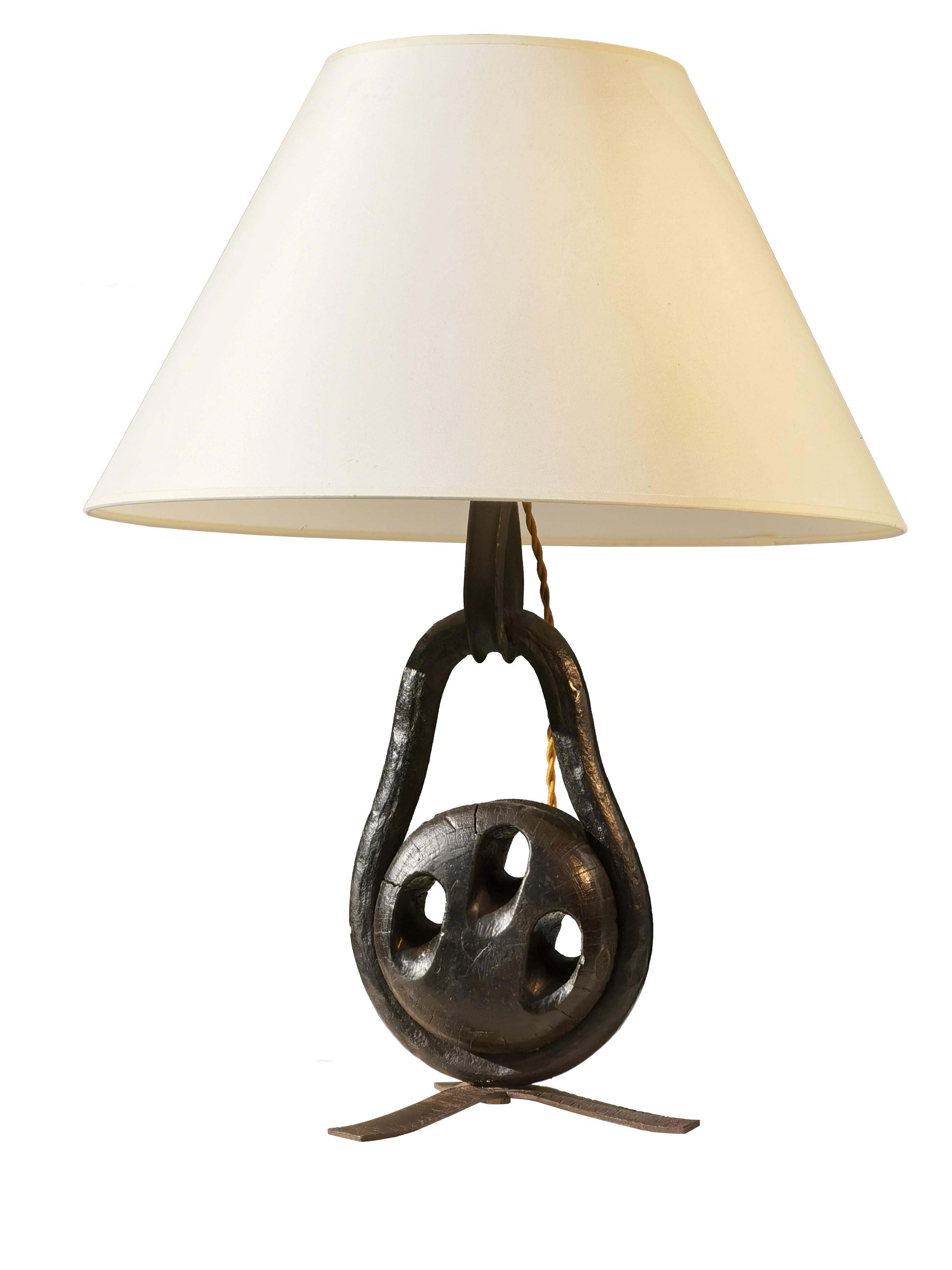 A BRUTALIST Schmiedeeisen & Holz Marin Tischlampe, Frankreich 1960 im Angebot 2