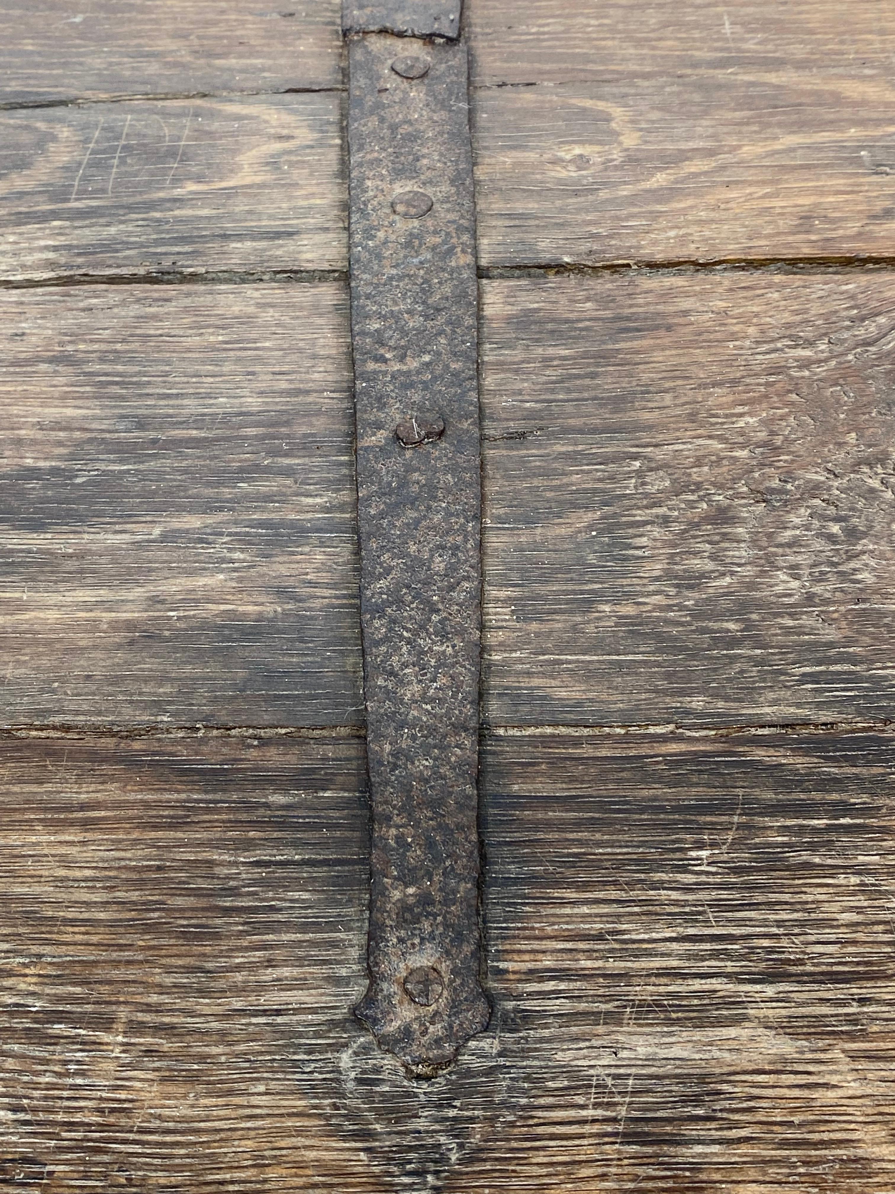 A BrutalistGothic Antique Chest in vendita 3