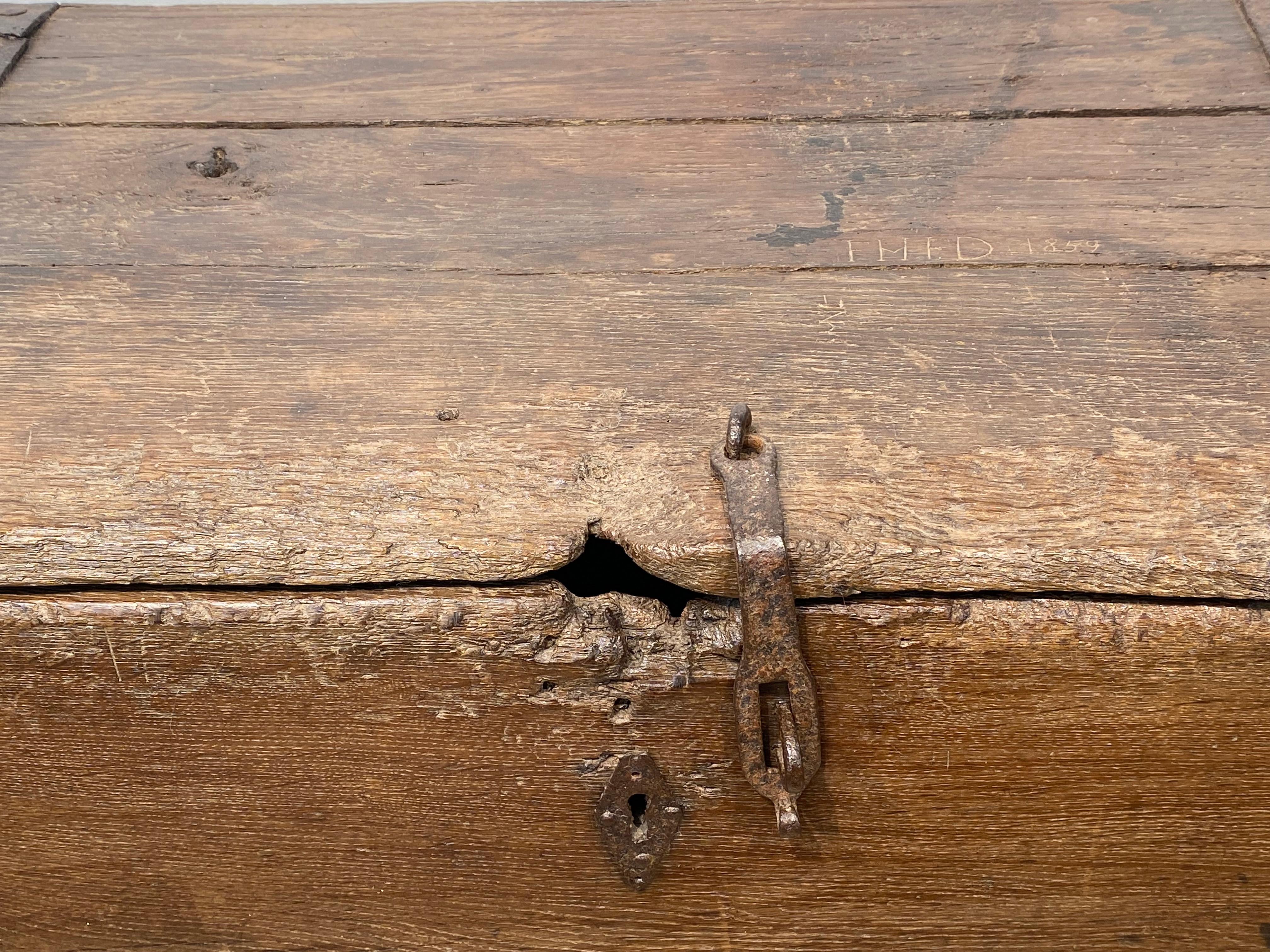 A BrutalistGothic Antique Chest in vendita 4