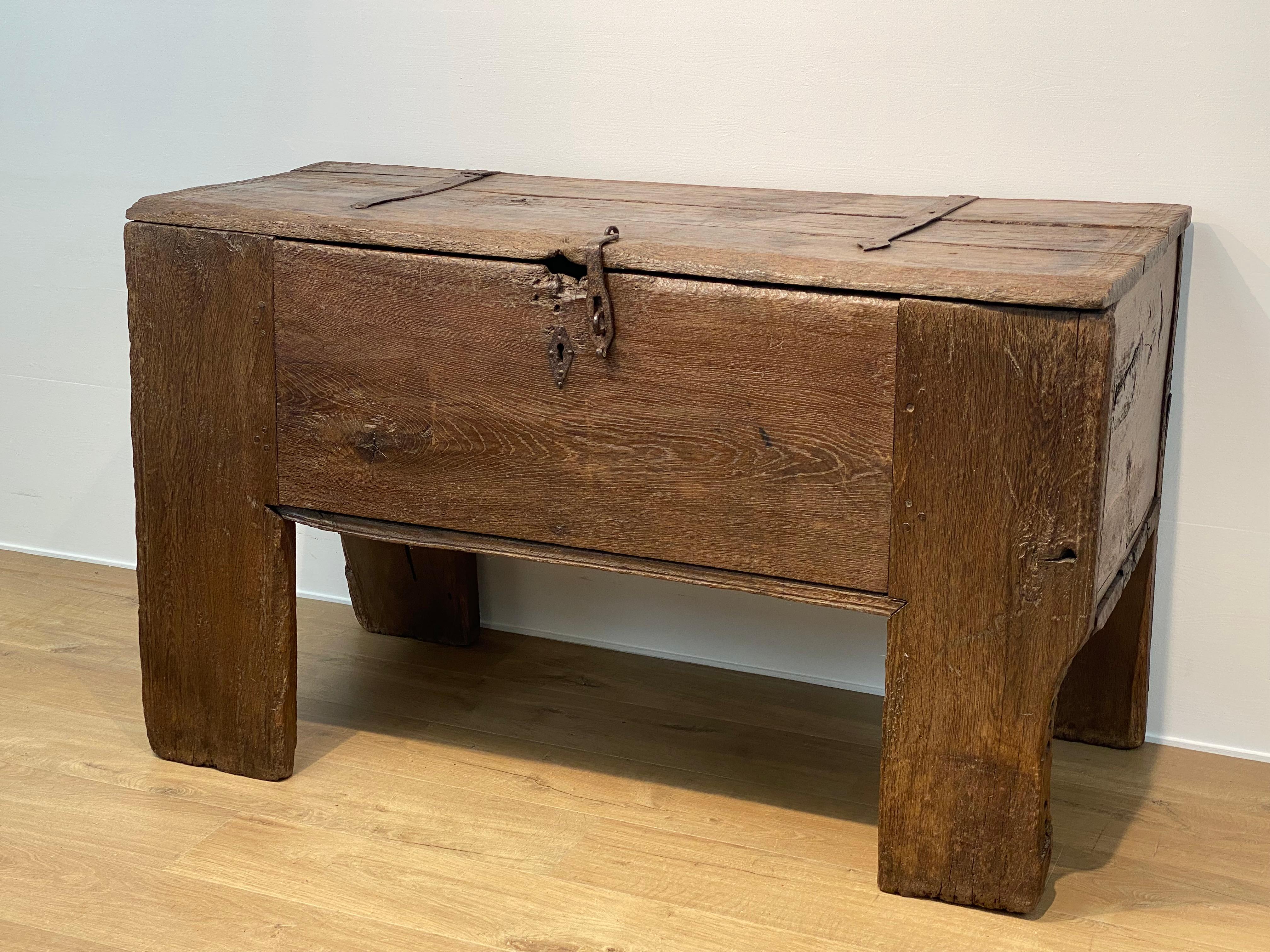 A BrutalistGothic Antique Chest in vendita 8