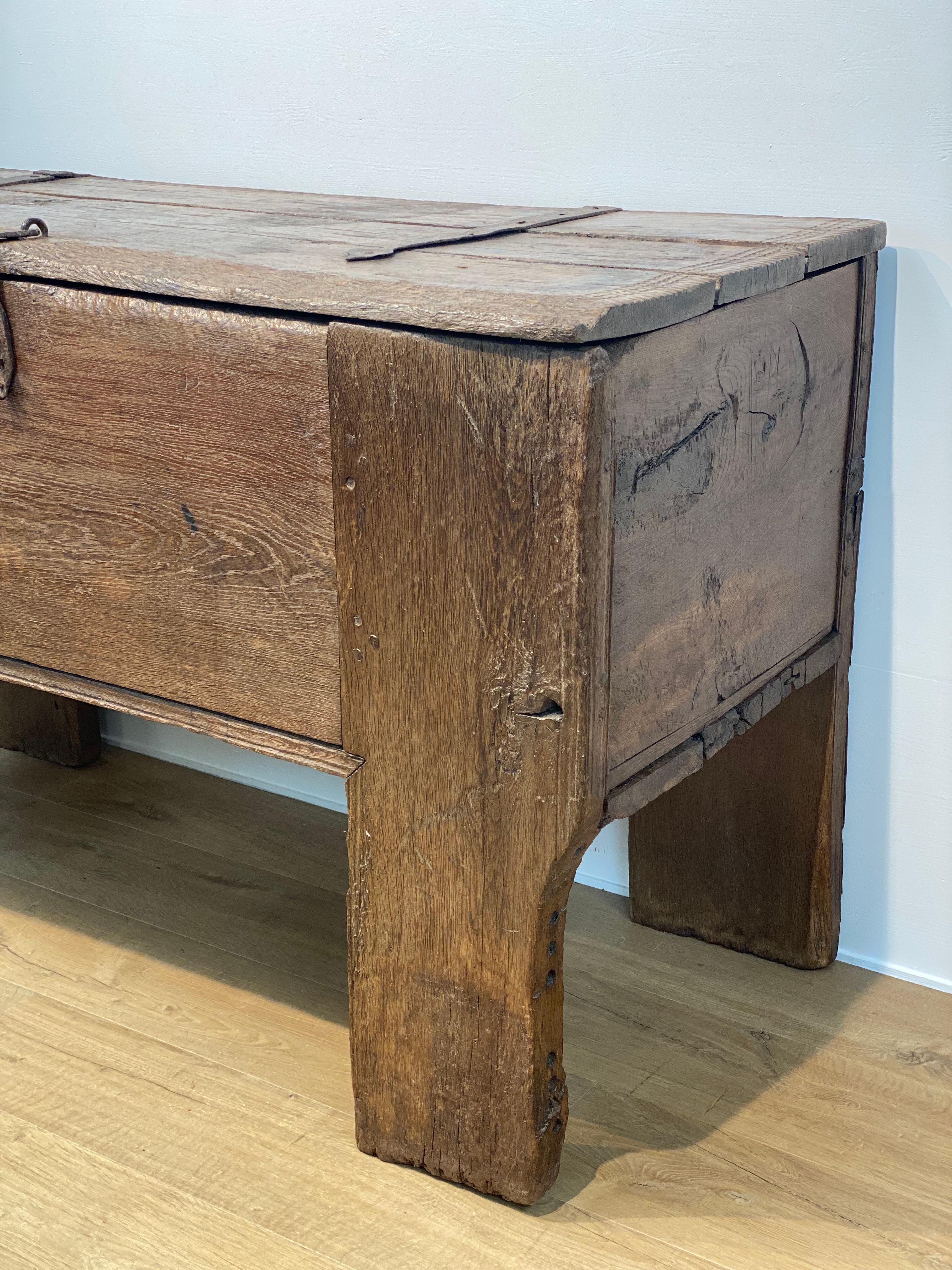 Tedesco A BrutalistGothic Antique Chest in vendita