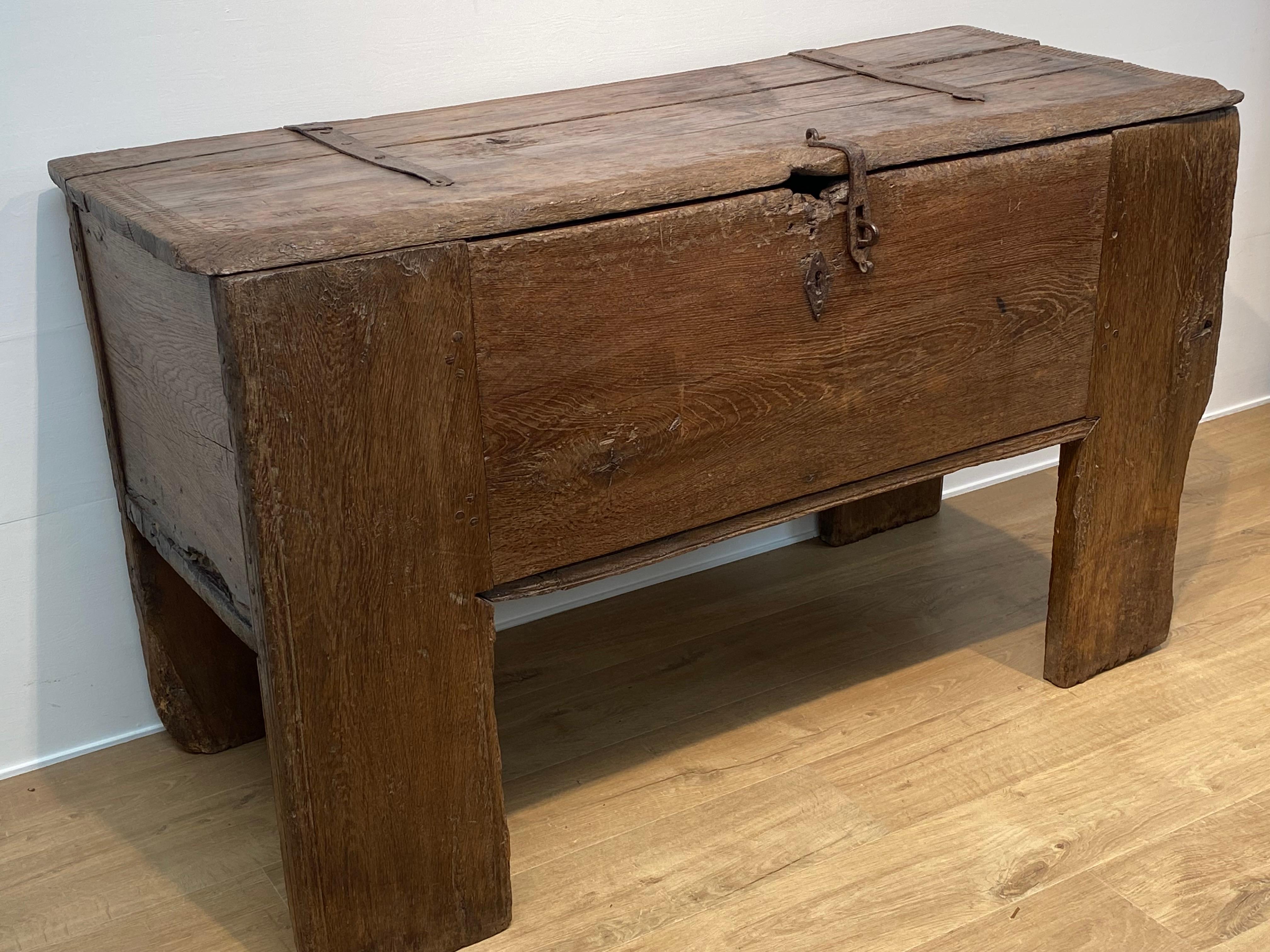 Quercia A BrutalistGothic Antique Chest in vendita
