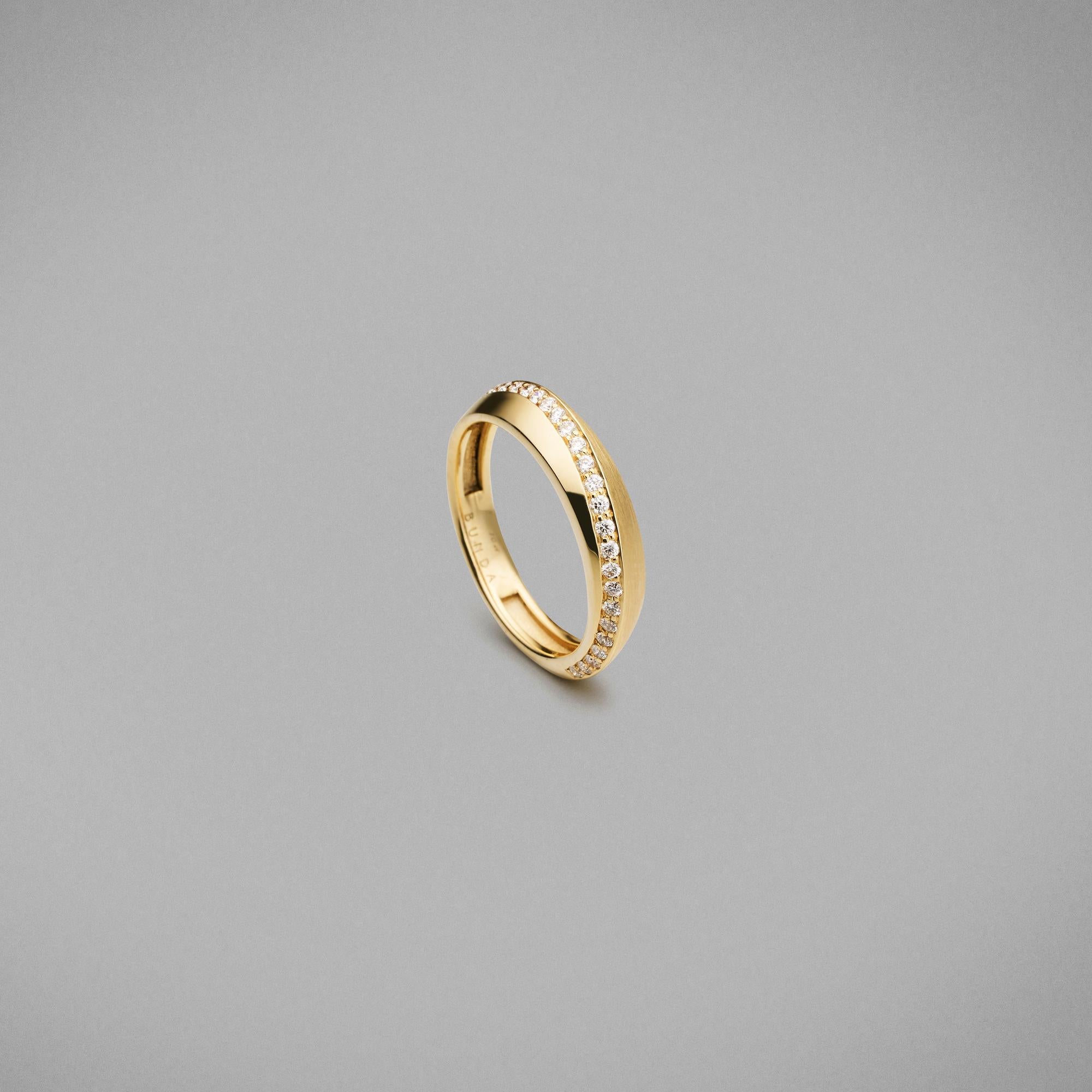 A BUNDA Apus Diamond ring, with round brilliant cut diamonds, signed BUNDA.
Characteristics of Round Brilliant Cut Diamonds: 26 = .26ct, F colour, VS Clarity
Total weight: 3.06 grams.
