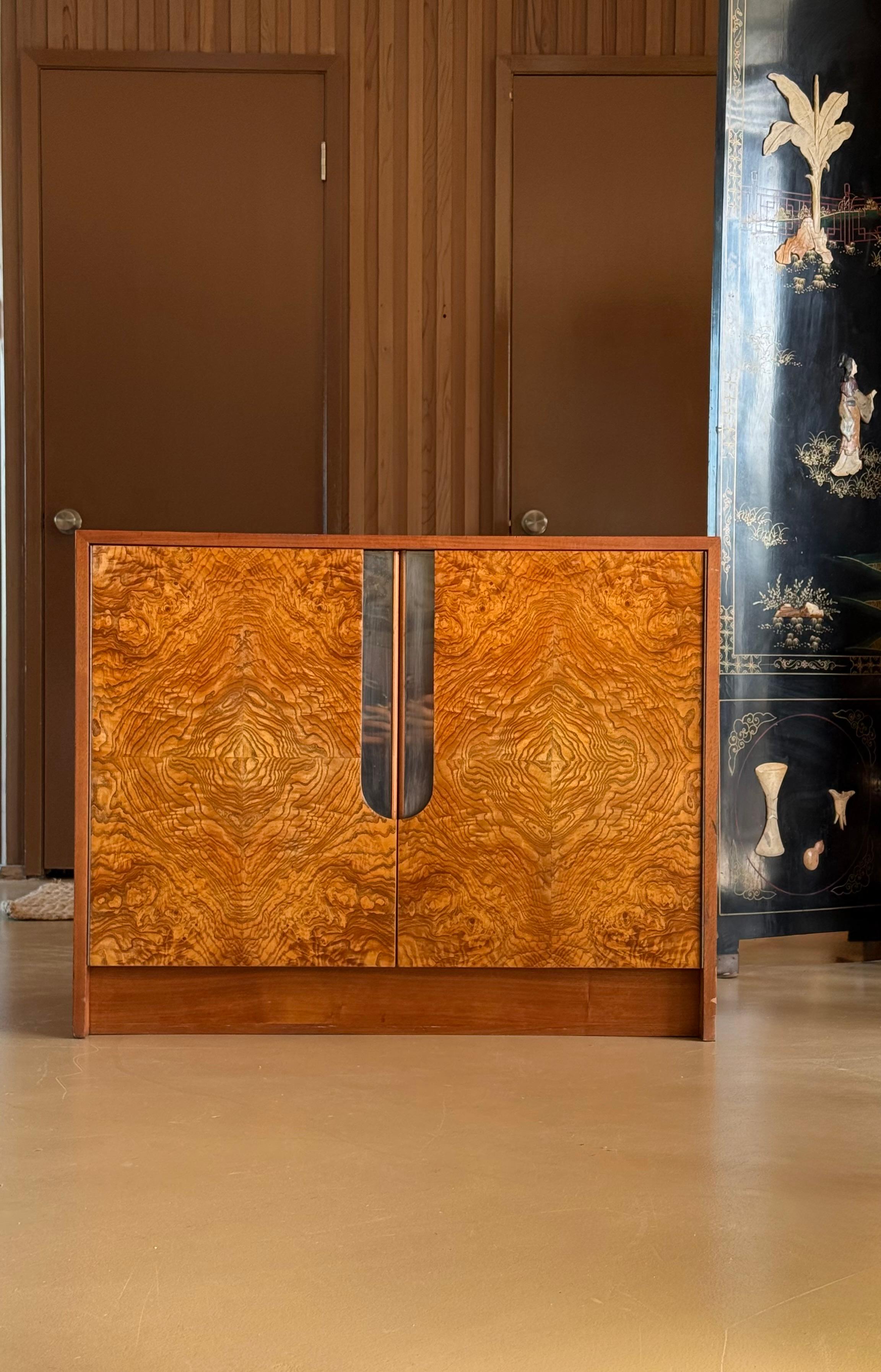 Armadio/cassettiera in legno di radica e cromo di Milo Baughman, circa 1970 in vendita 13