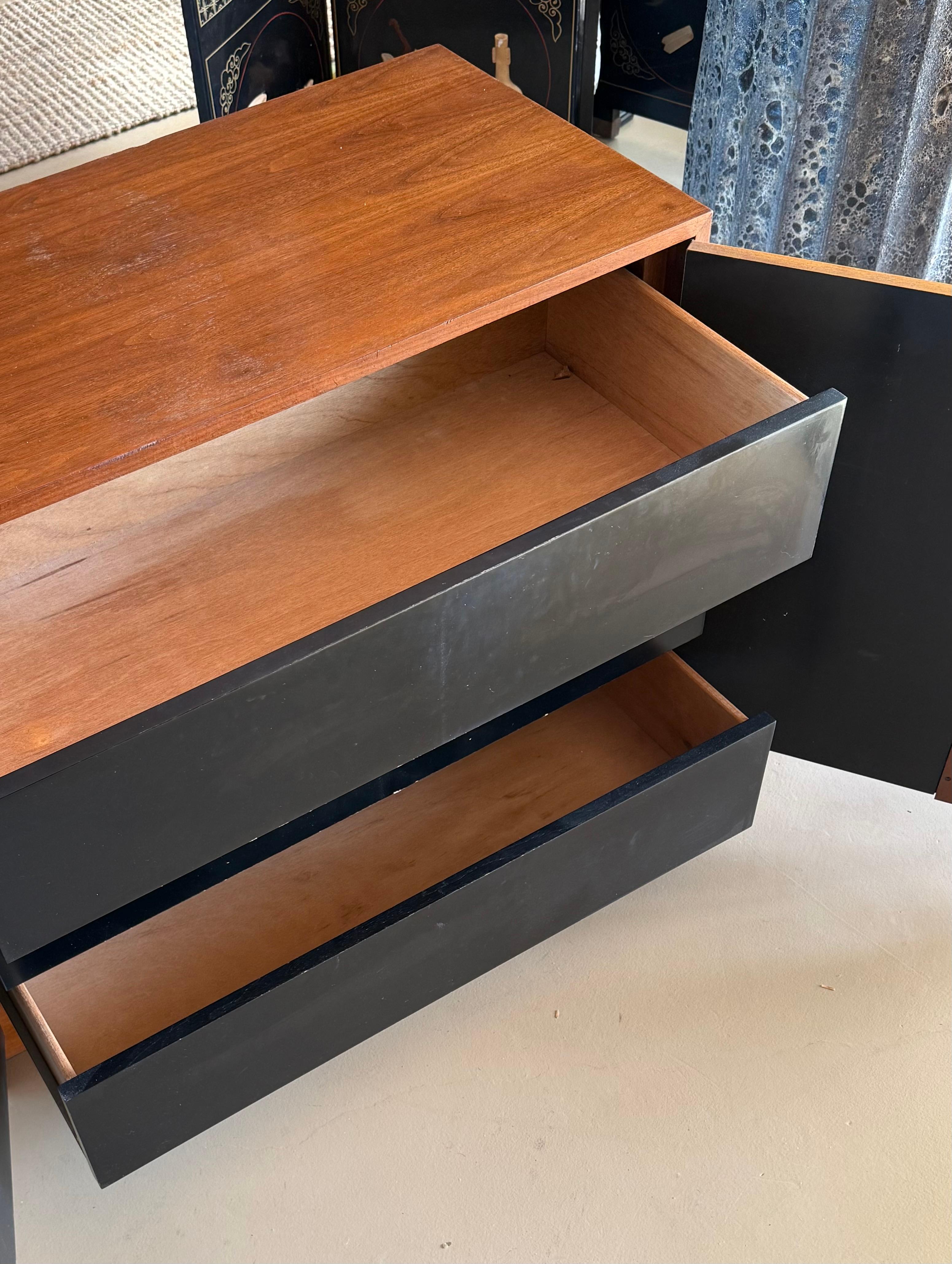 Metallo Armadio/cassettiera in legno di radica e cromo di Milo Baughman, circa 1970 in vendita
