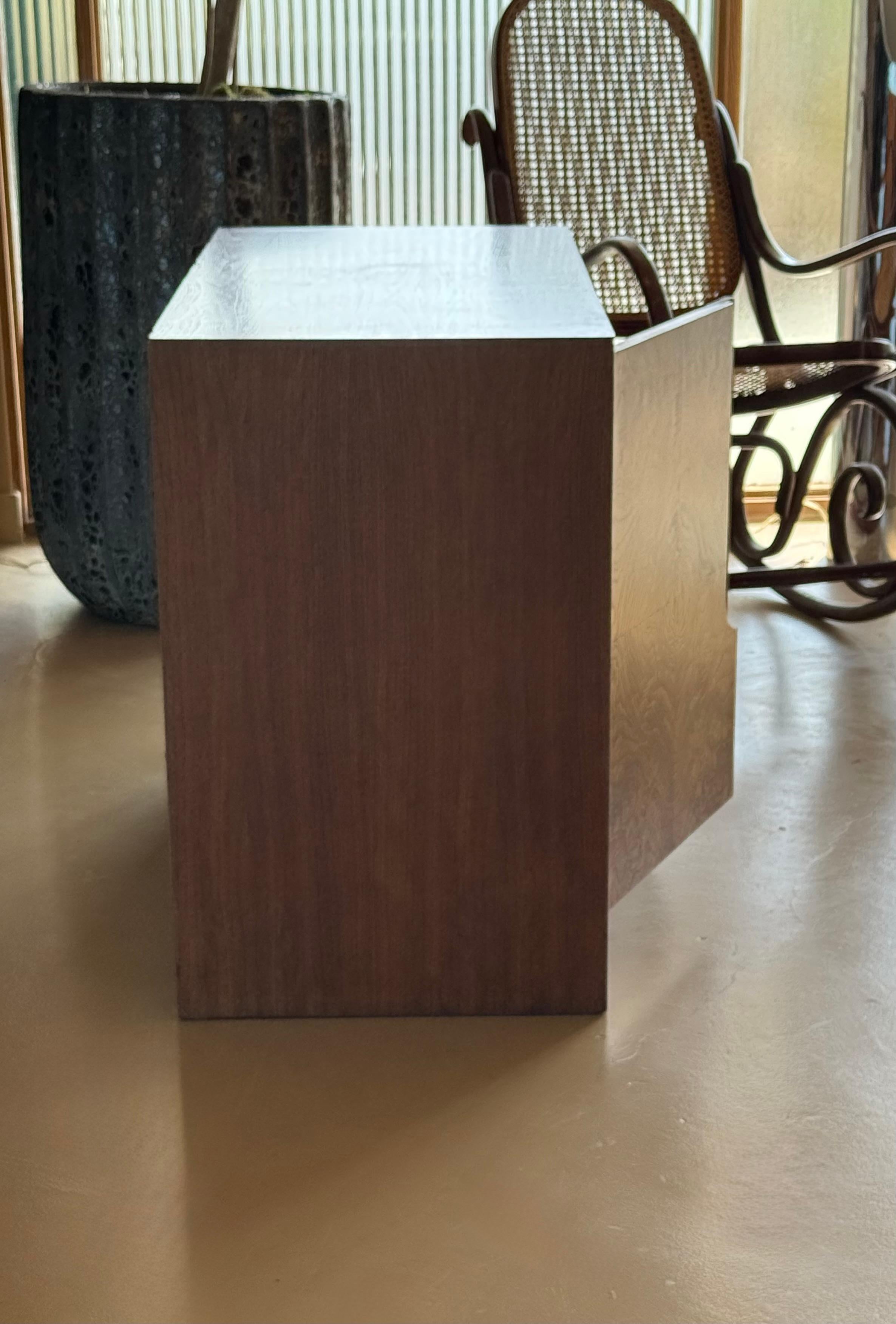 Armadio/cassettiera in legno di radica e cromo di Milo Baughman, circa 1970 in vendita 1