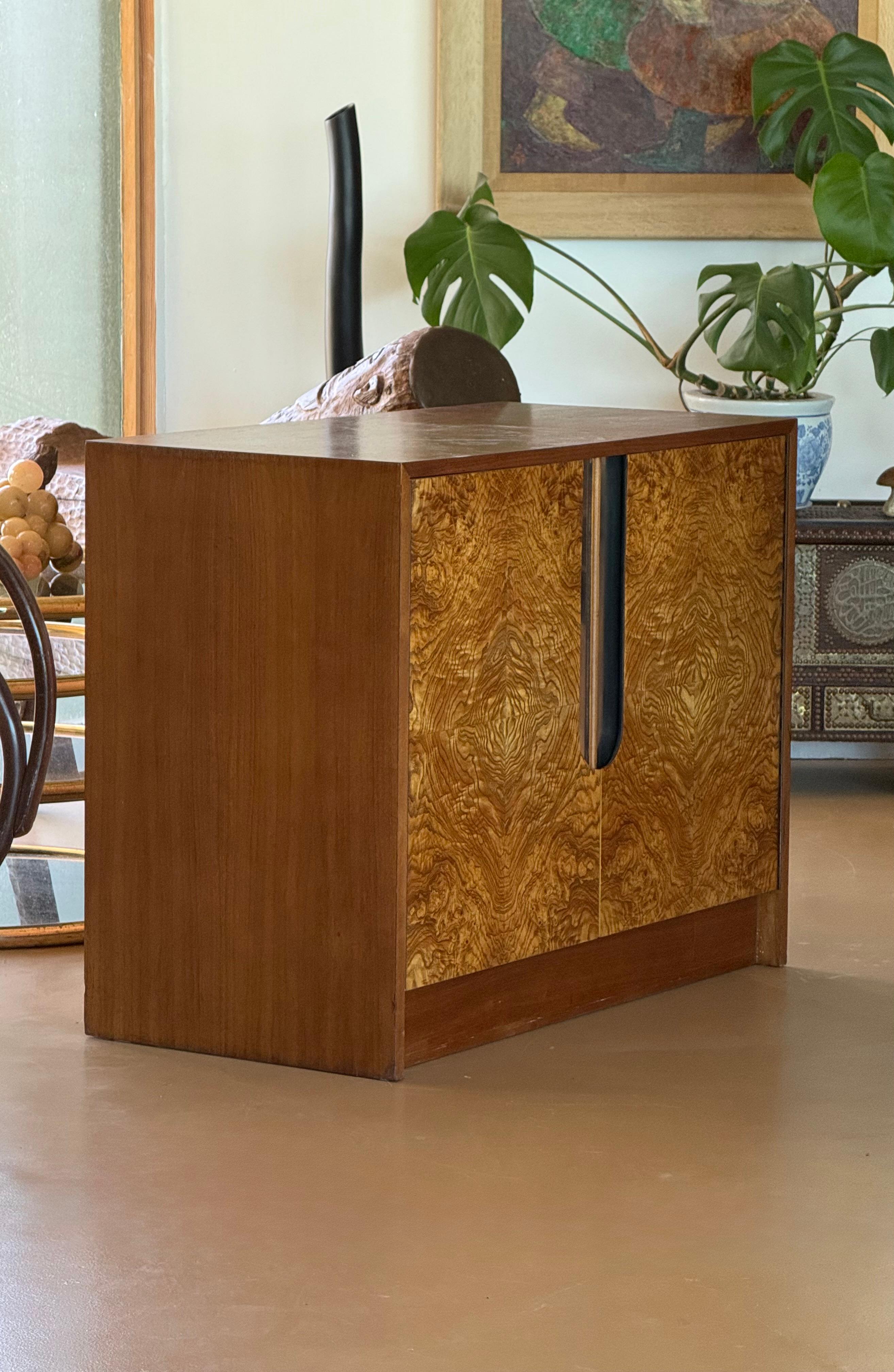 Armadio/cassettiera in legno di radica e cromo di Milo Baughman, circa 1970 in vendita 2