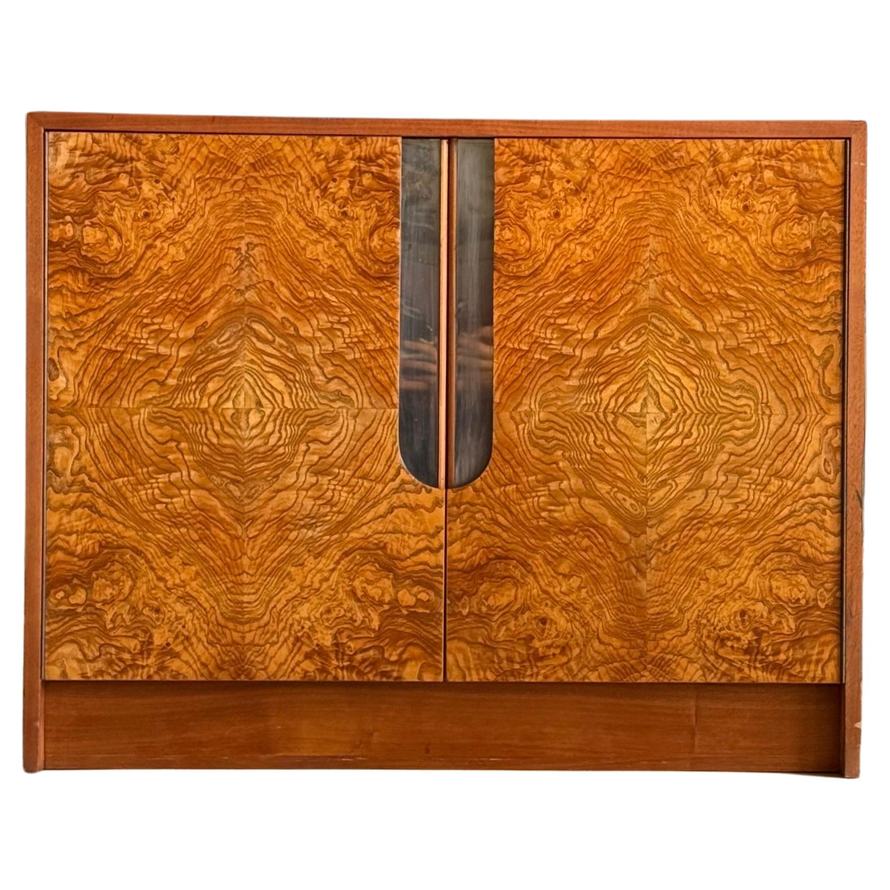 Armadio/cassettiera in legno di radica e cromo di Milo Baughman, circa 1970 in vendita