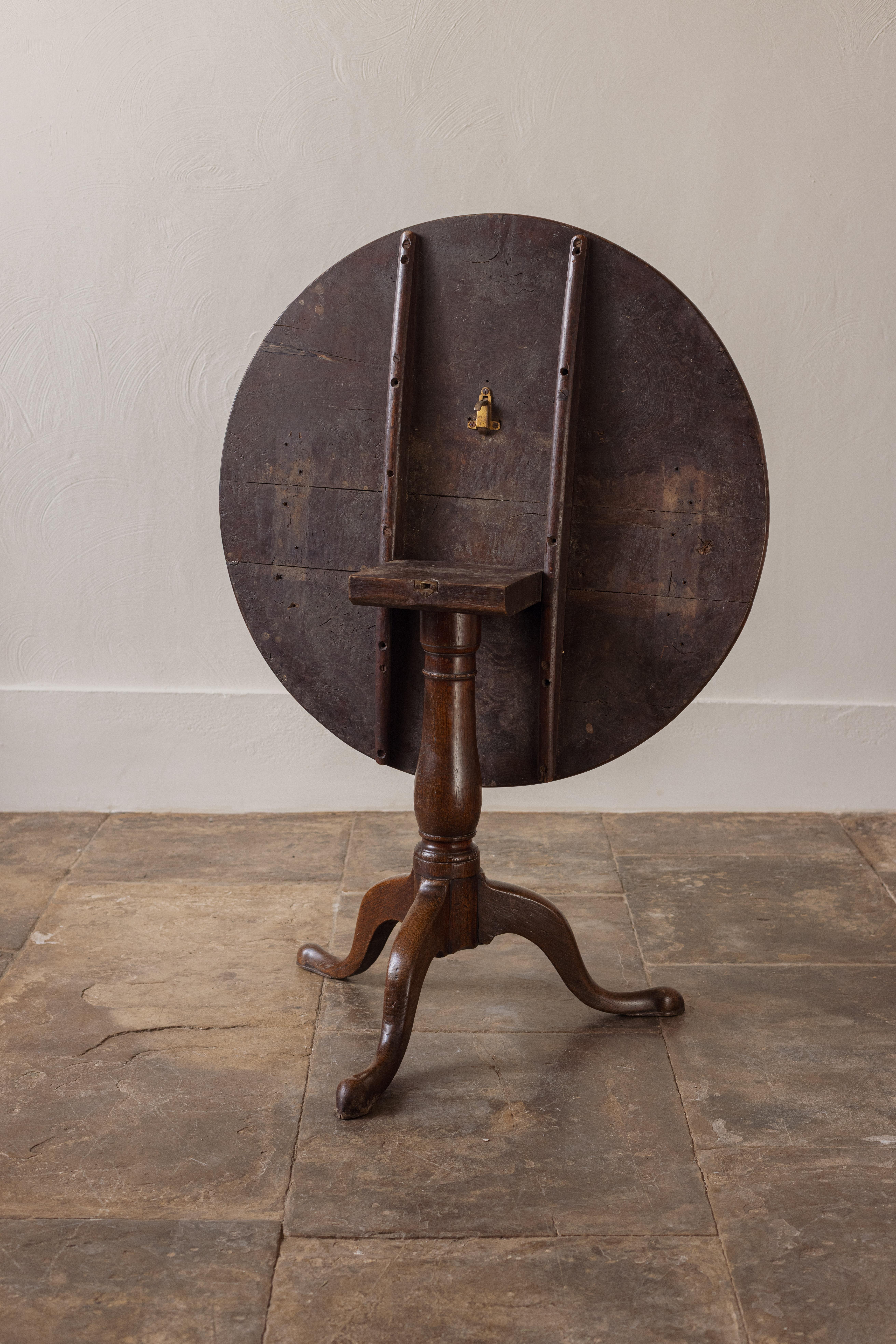 An extremely pretty burr elm tilt-top occasional table with distinctive grain patterns and a wonderfully rich colour.

A useful size, being a generous enough to fit a lamp, books and photograph frames, but small enough to sit beside a sofa or bed or