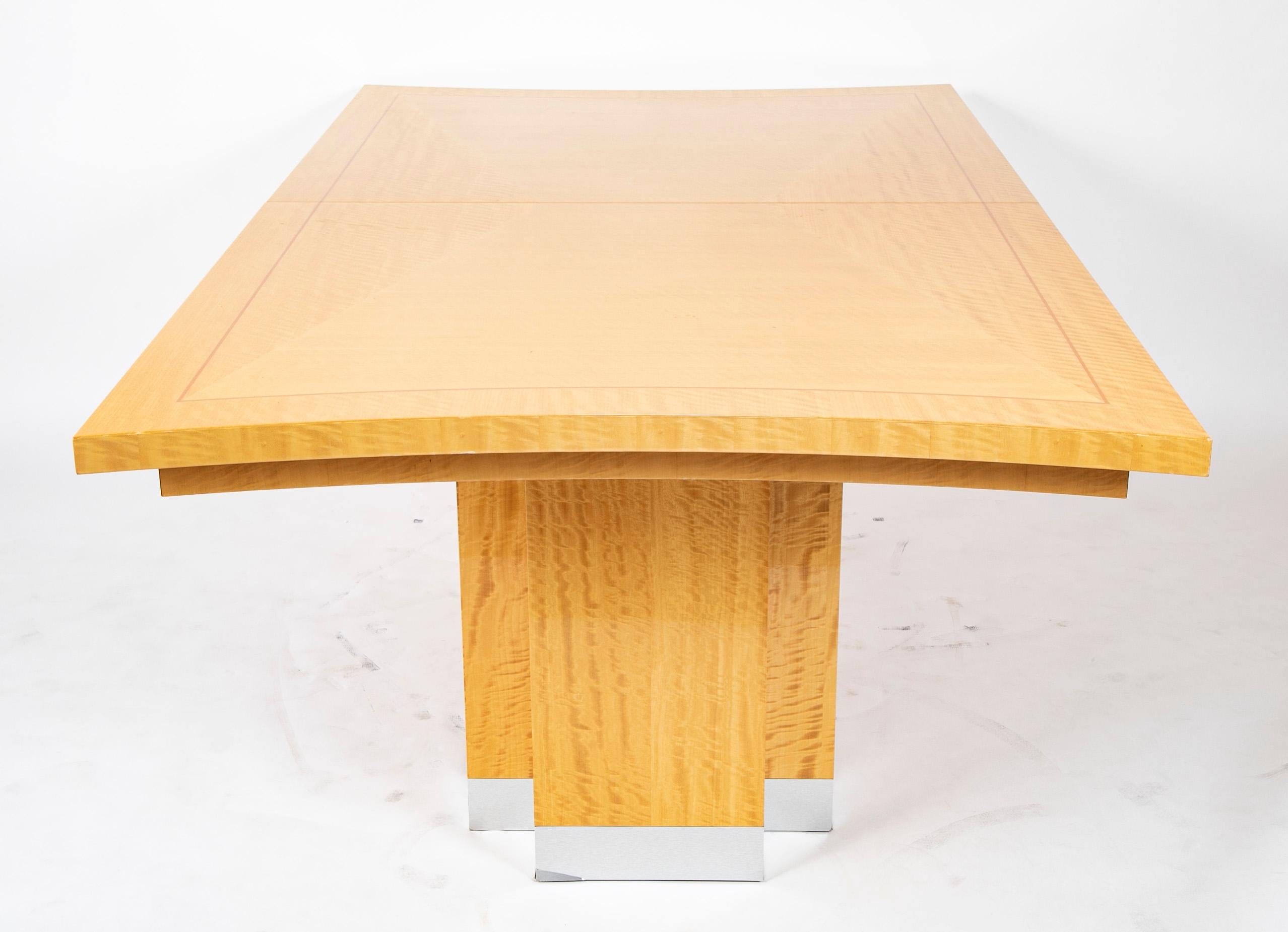 Burr Satinwood Giorgio Collection Dining Table In Good Condition For Sale In Stamford, CT