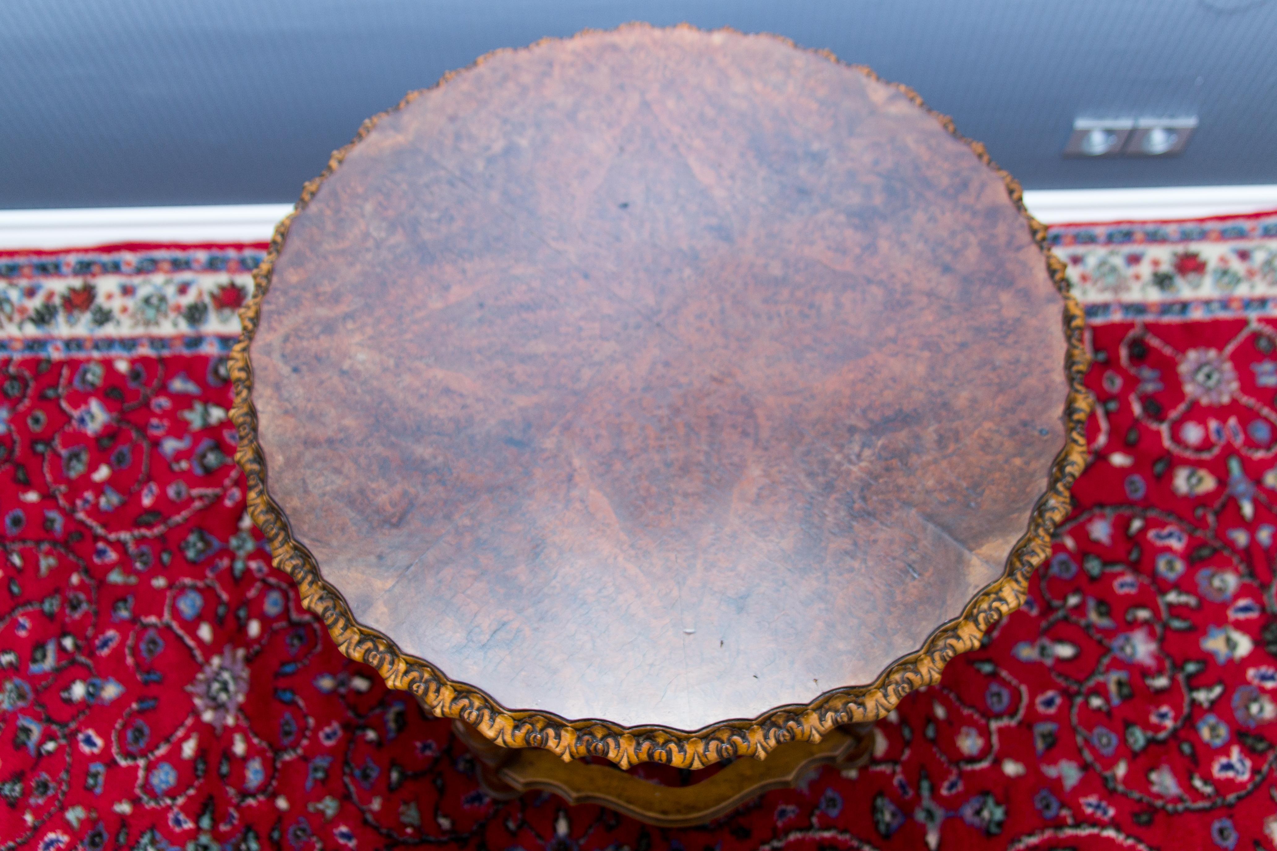 Antique French Burr Walnut Coffee Table, circa 1920 In Good Condition For Sale In Barntrup, DE