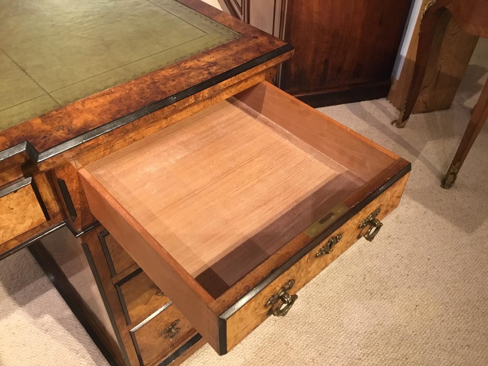 Burr Walnut Victorian Aesthetic Period Antique Desk In Good Condition In Darwen, GB