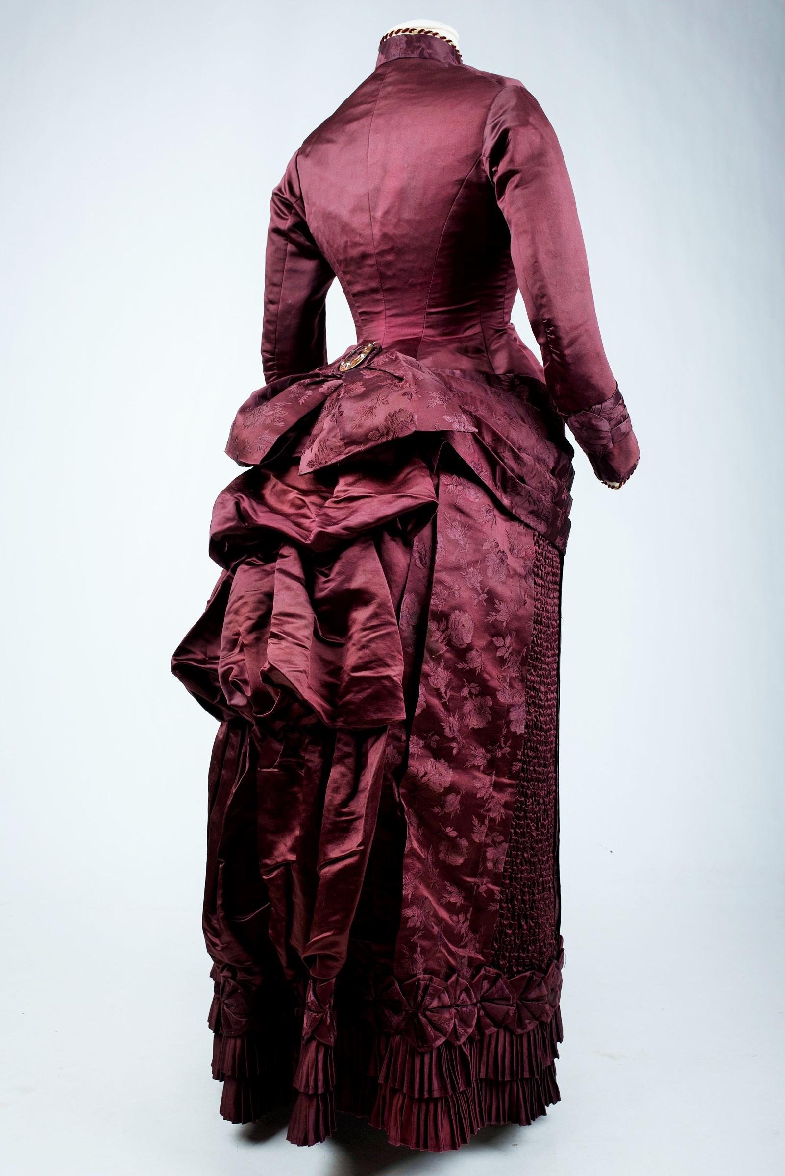 A Bustle Cage Princess line Day Dress in Burgundy satin - France Circa 1885 3
