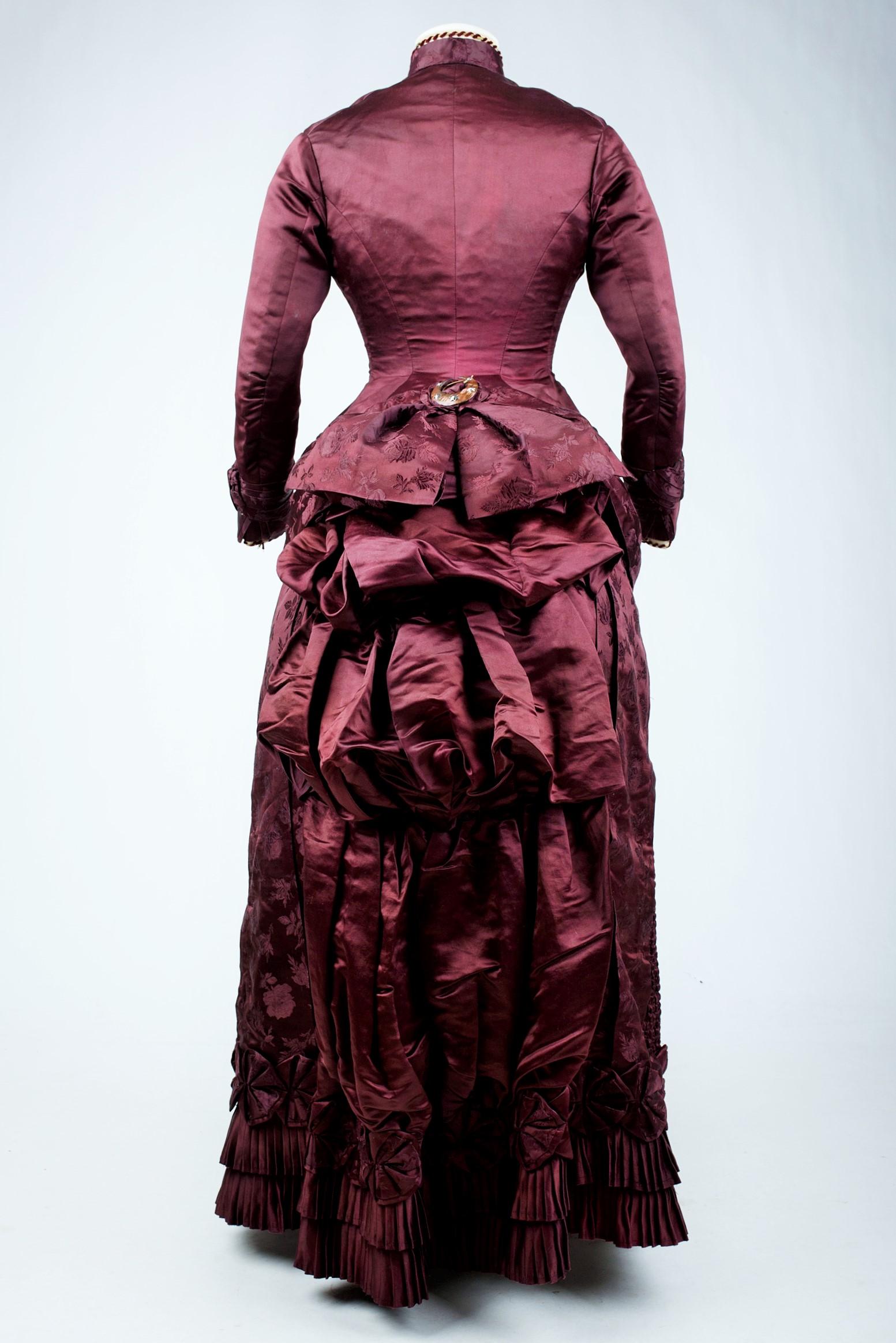 A Bustle Cage Princess line Day Dress in Burgundy satin - France Circa 1885 5