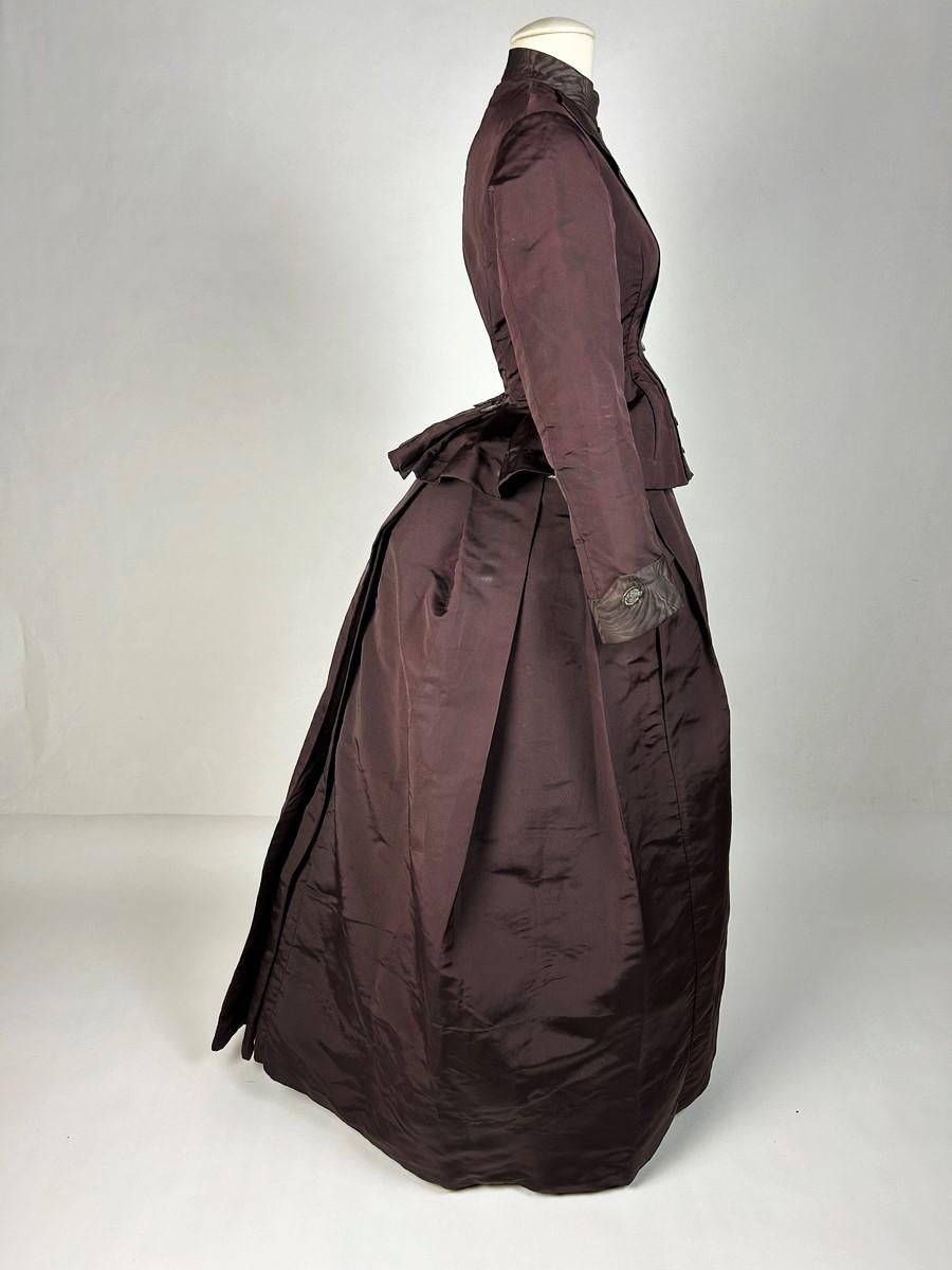 A Bustle cage silk faille Dress with bodice and skirt - France Circa 1890 For Sale 2