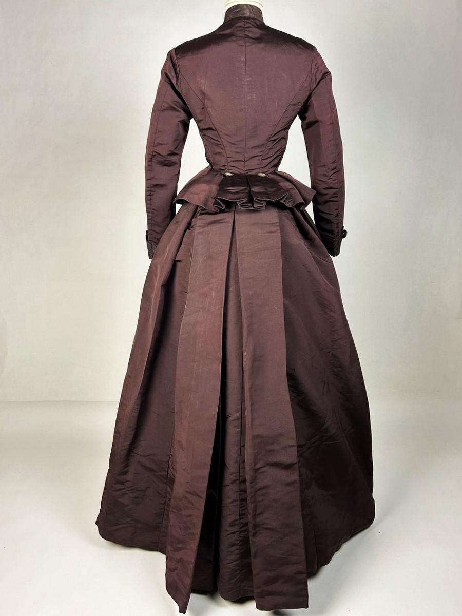 A Bustle cage silk faille Dress with bodice and skirt - France Circa 1890 For Sale 3