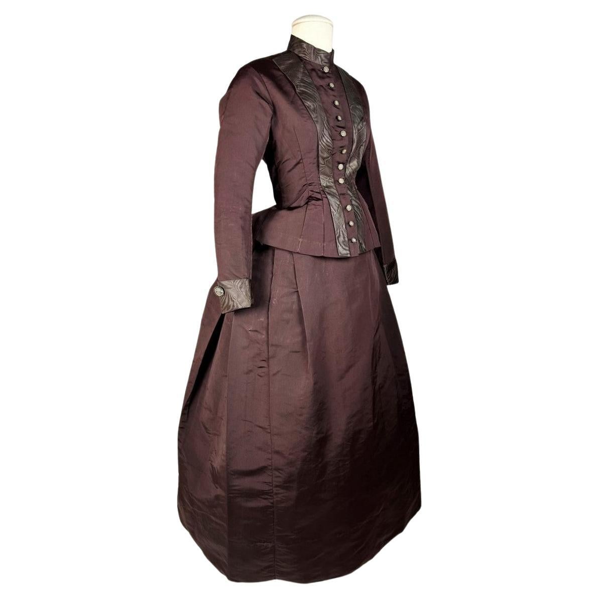 A Bustle cage silk faille Dress with bodice and skirt - France Circa 1890 For Sale