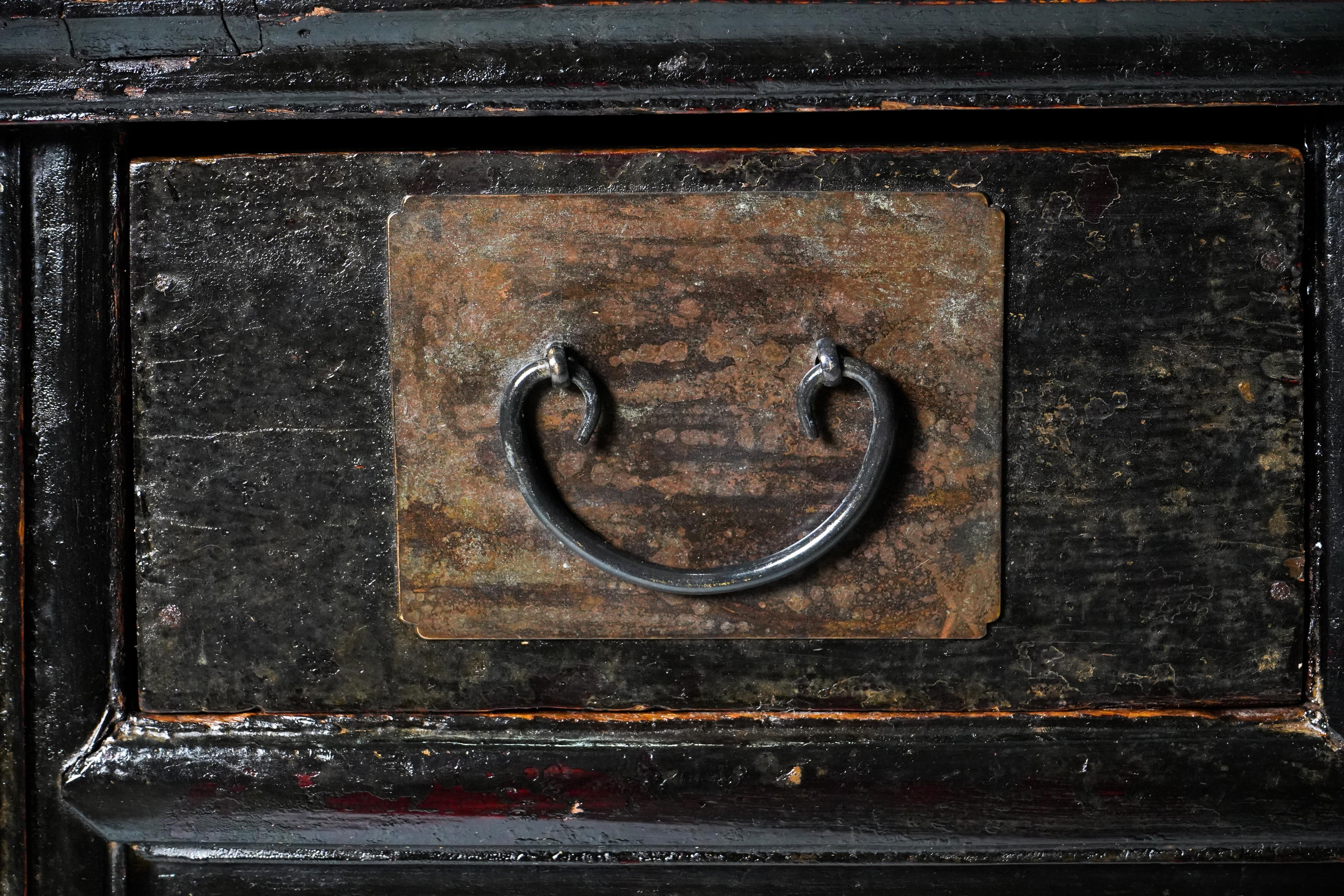 C. 1800 Butterfly Style Side Chest with Three Drawers and Original Patina 3