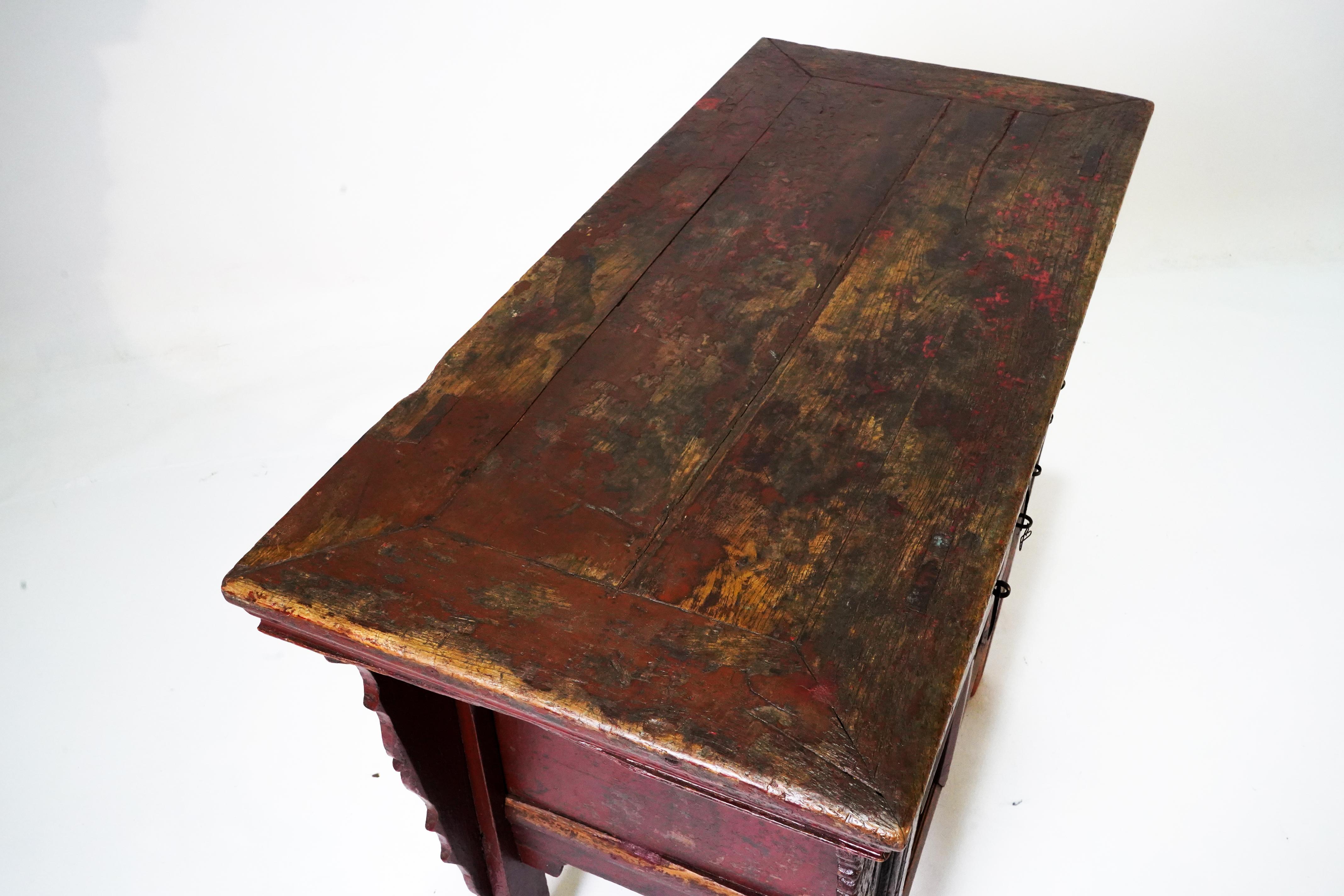 A Butterfly Style Storage Chest with Original Patina For Sale 9
