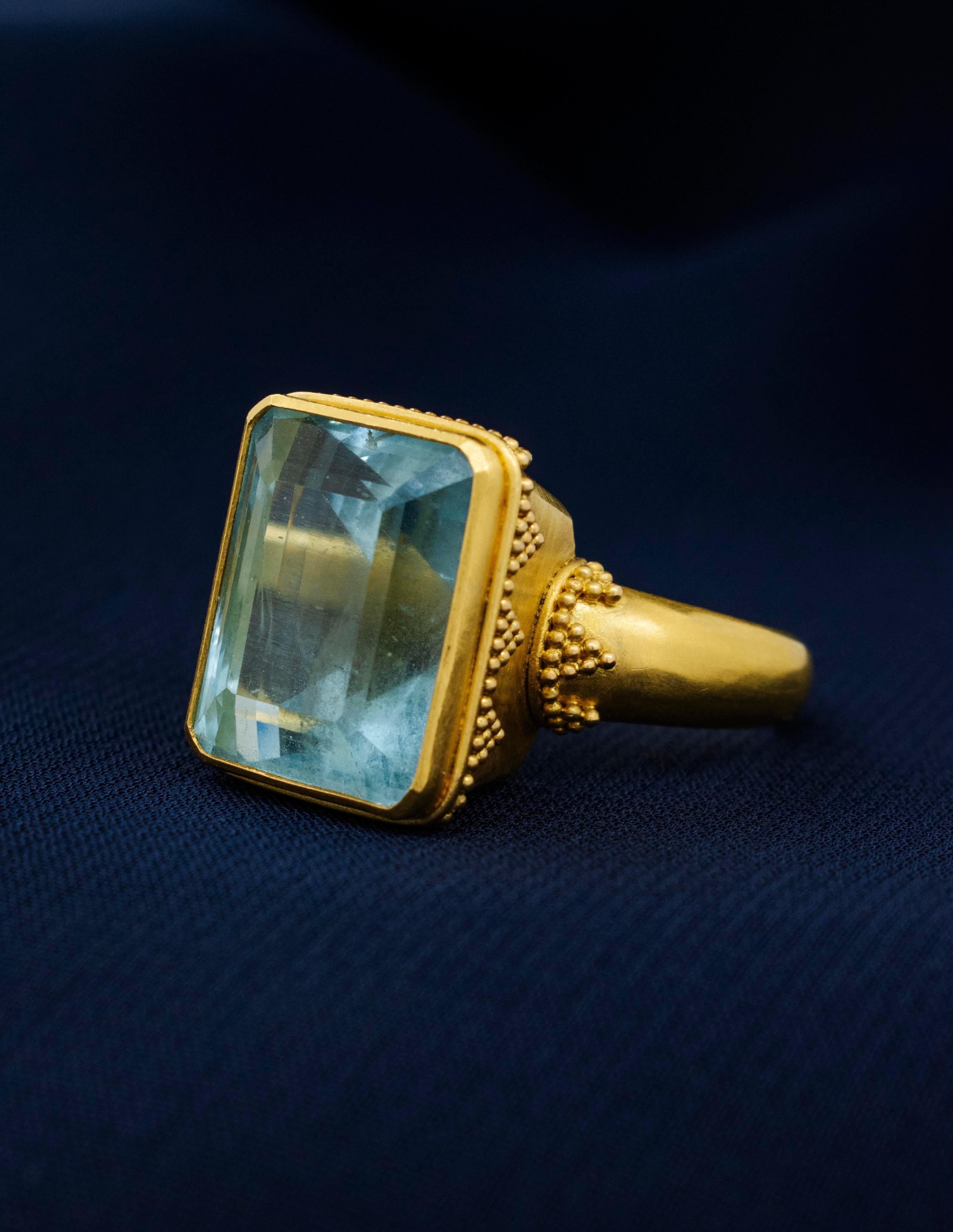 Anillo bizantino de oro amarillo de 22 quilates con aguamarina de 12 quilates Bizantino en venta